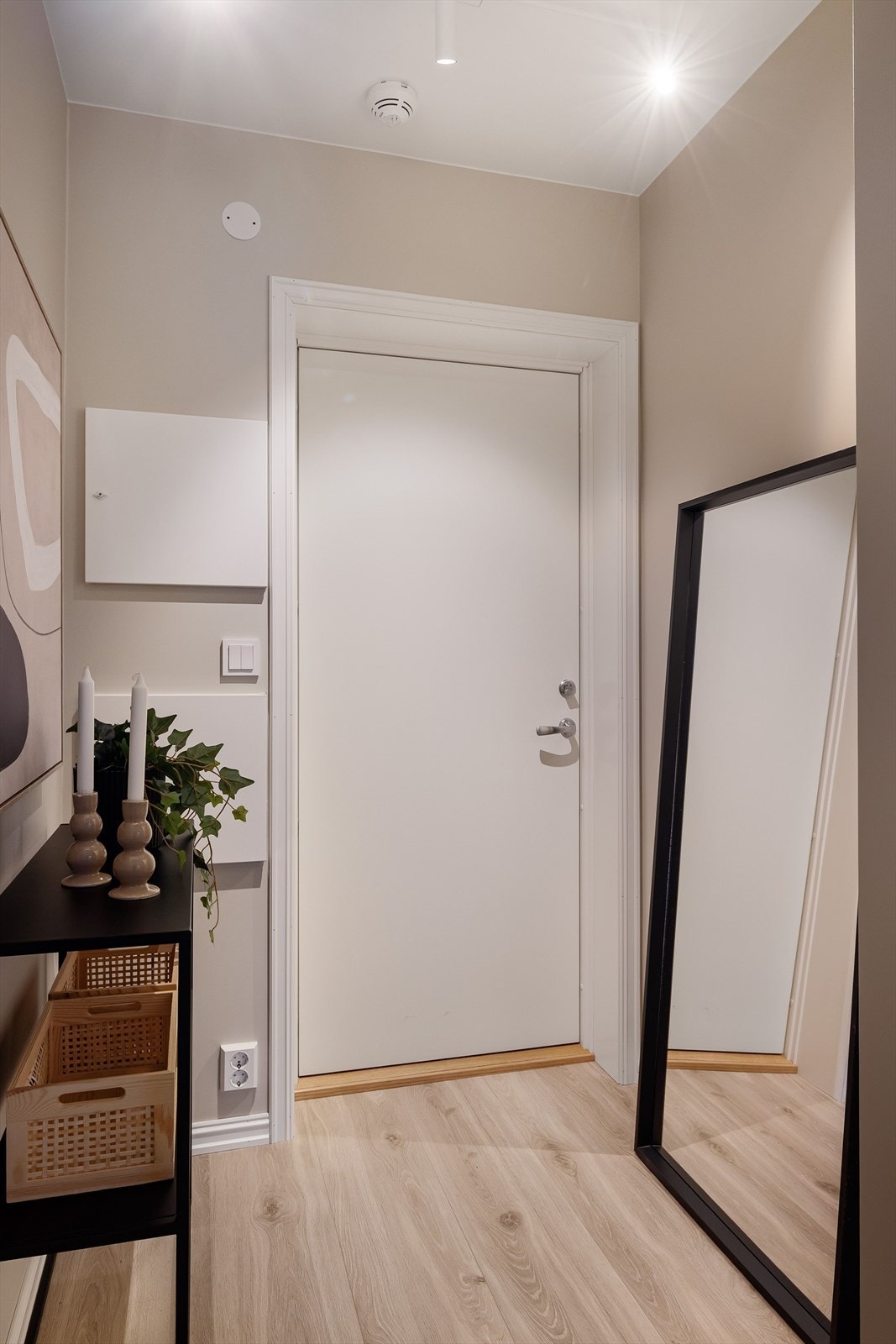 I taket er det downlights som sørger for god belysning. Galleribilde