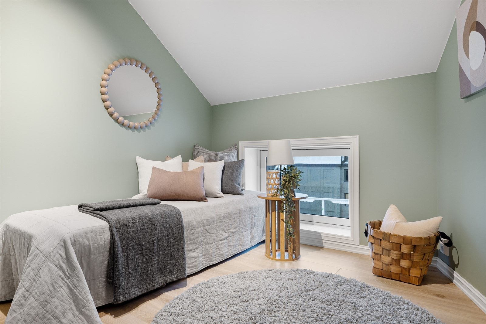 Soverommene vender inn mot bakgården. Galleribilde