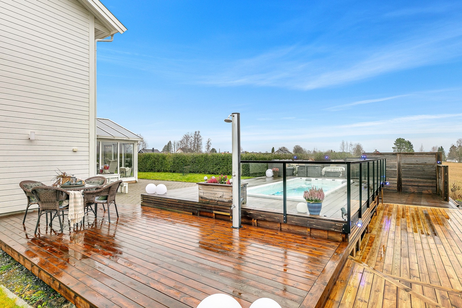 Det er montert en praktisk utedusj. Galleribilde