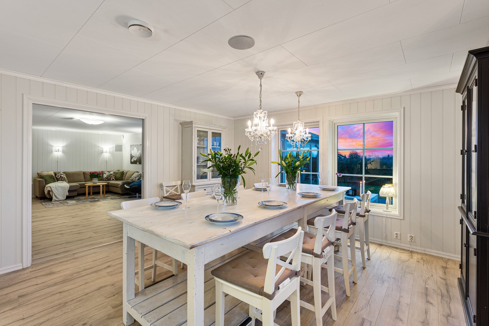 En stemningsfull ramme rundt middager og sene kvelder. Galleribilde