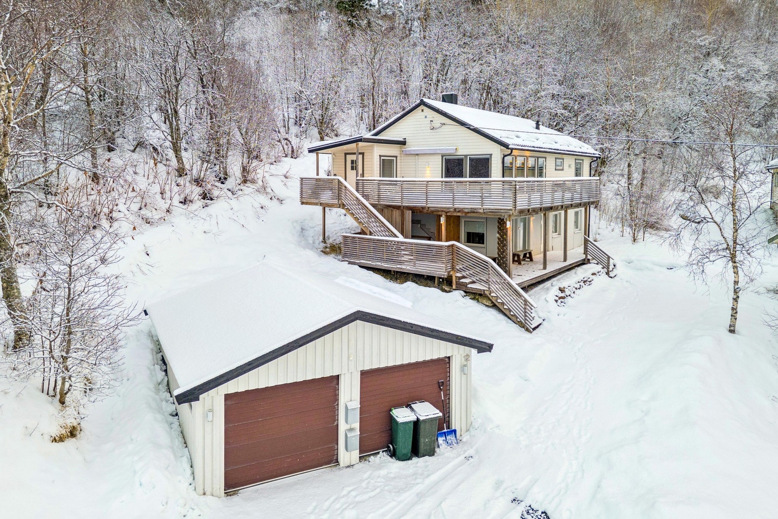 Velkommen til Halsmovegen 12 - en innholdsrik familieboligen i Åsen med gode utsikts - og solforhold! Galleribilde