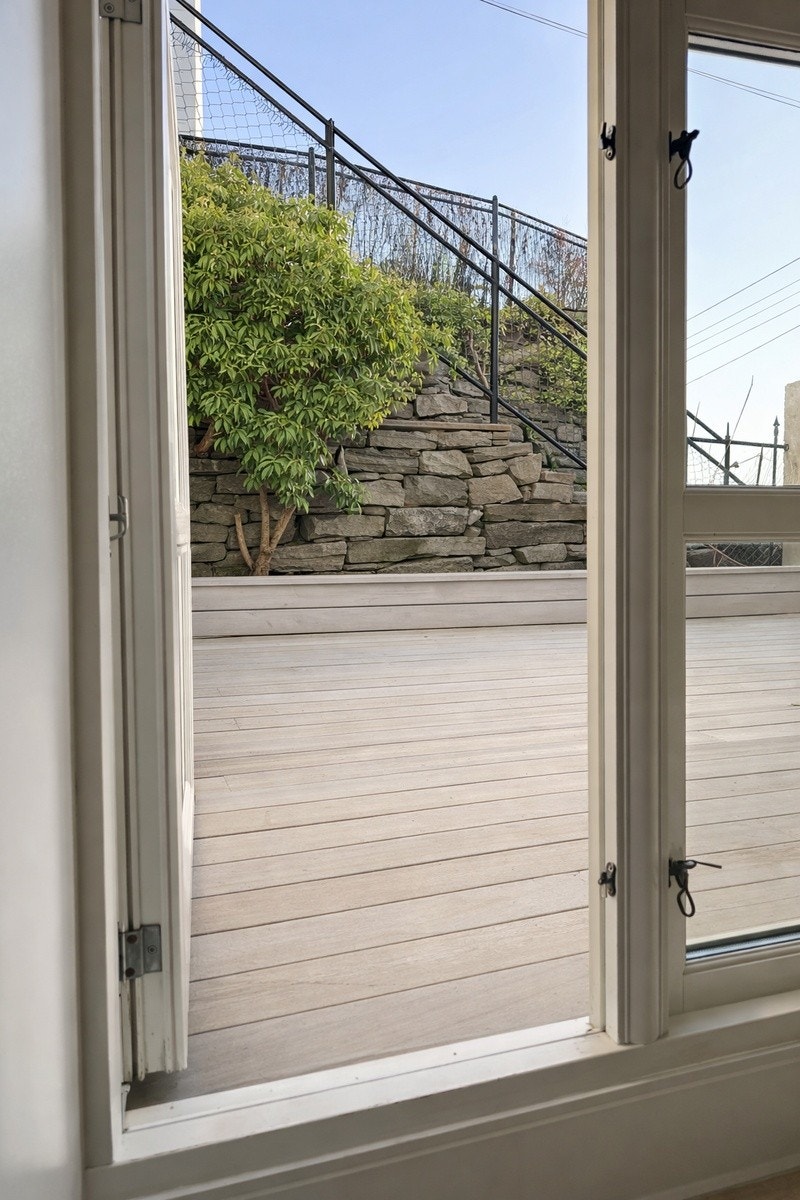 Utgang i stue til Terrassen Galleribilde