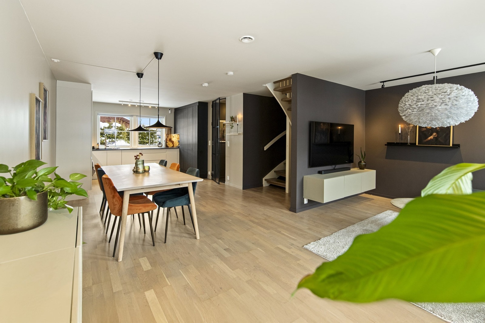 Helgerødsletta 6 ble oppført i 2018 som et hjem der hverdagen skulle flyte lett og familien få rom til å vokse Galleribilde