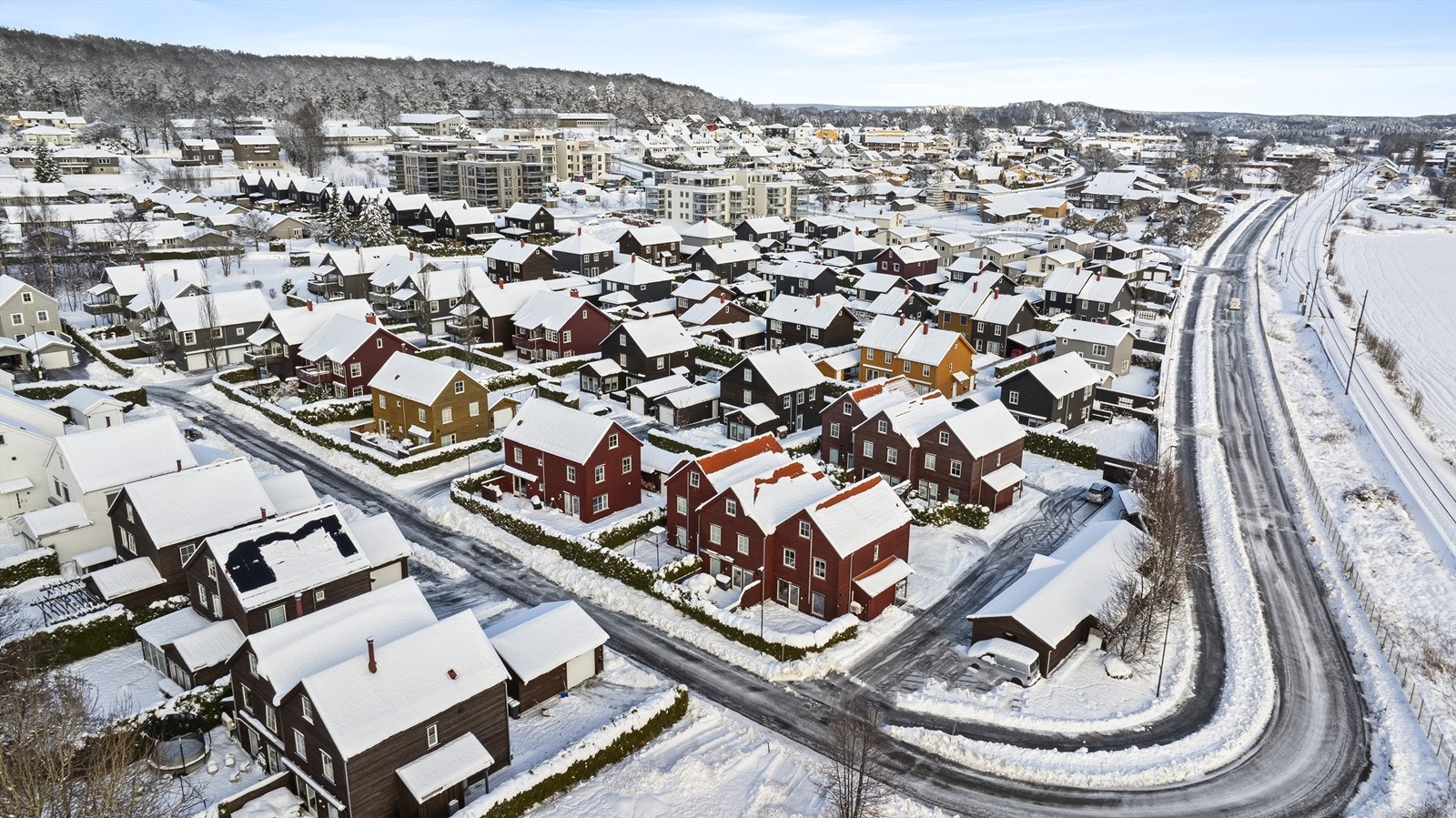 I Helgerødsletta 6 får du en bolig som kombinerer rolig beliggenhet, gode solforhold og nærhet til alt du trenger i hverdagen Galleribilde