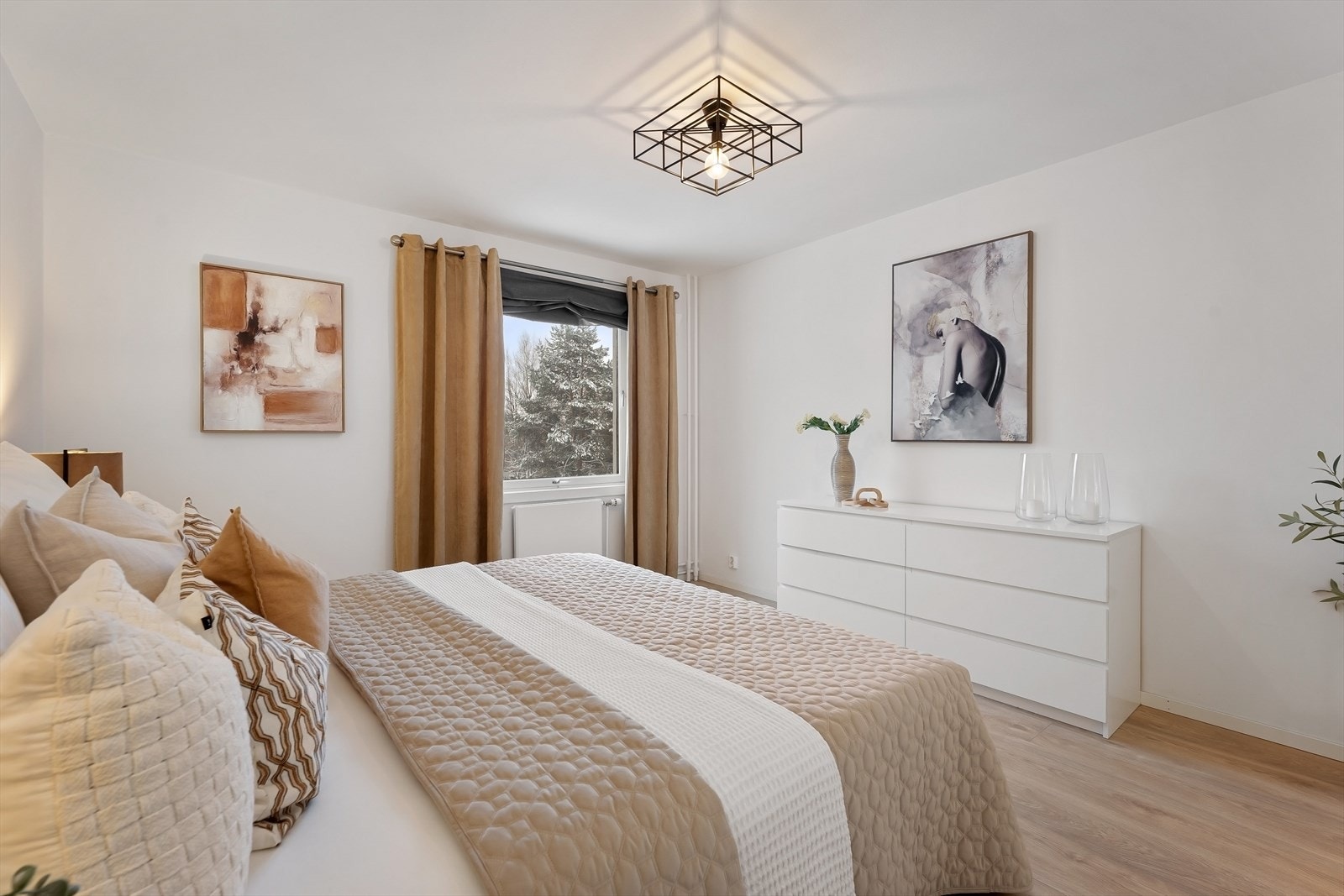 Hovedsoverom med plass til garderobeløsninger Galleribilde