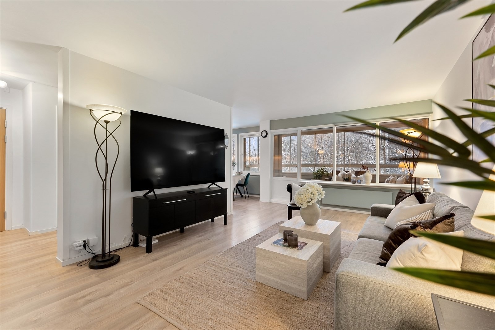 God planløsning og stue/kjøkken/balkong mot vest Galleribilde