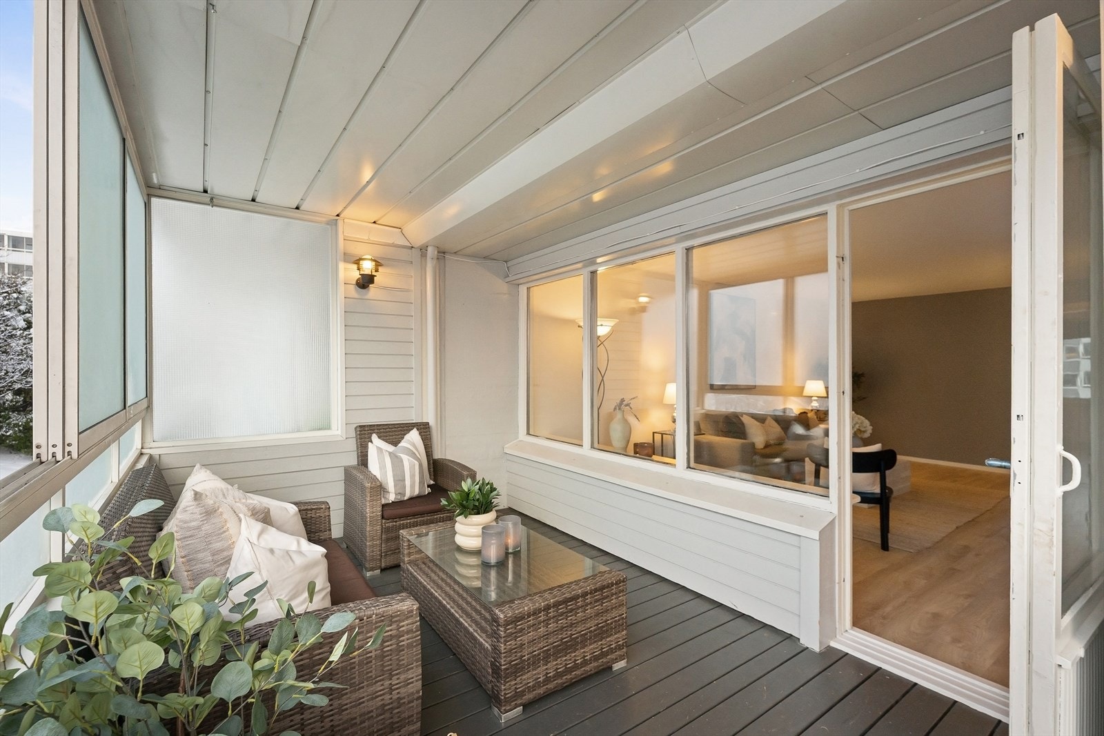 Overbygget, innglasset balkong 13 m² (utelys og utestrøm) Galleribilde