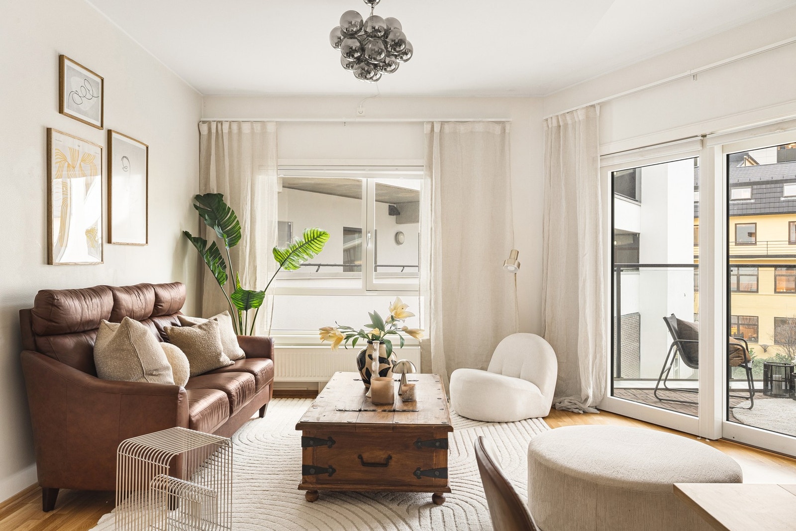 Leiligheten har en praktisk og gjennomtenkt planløsning med åpen stue- og kjøkkenløsning. Galleribilde