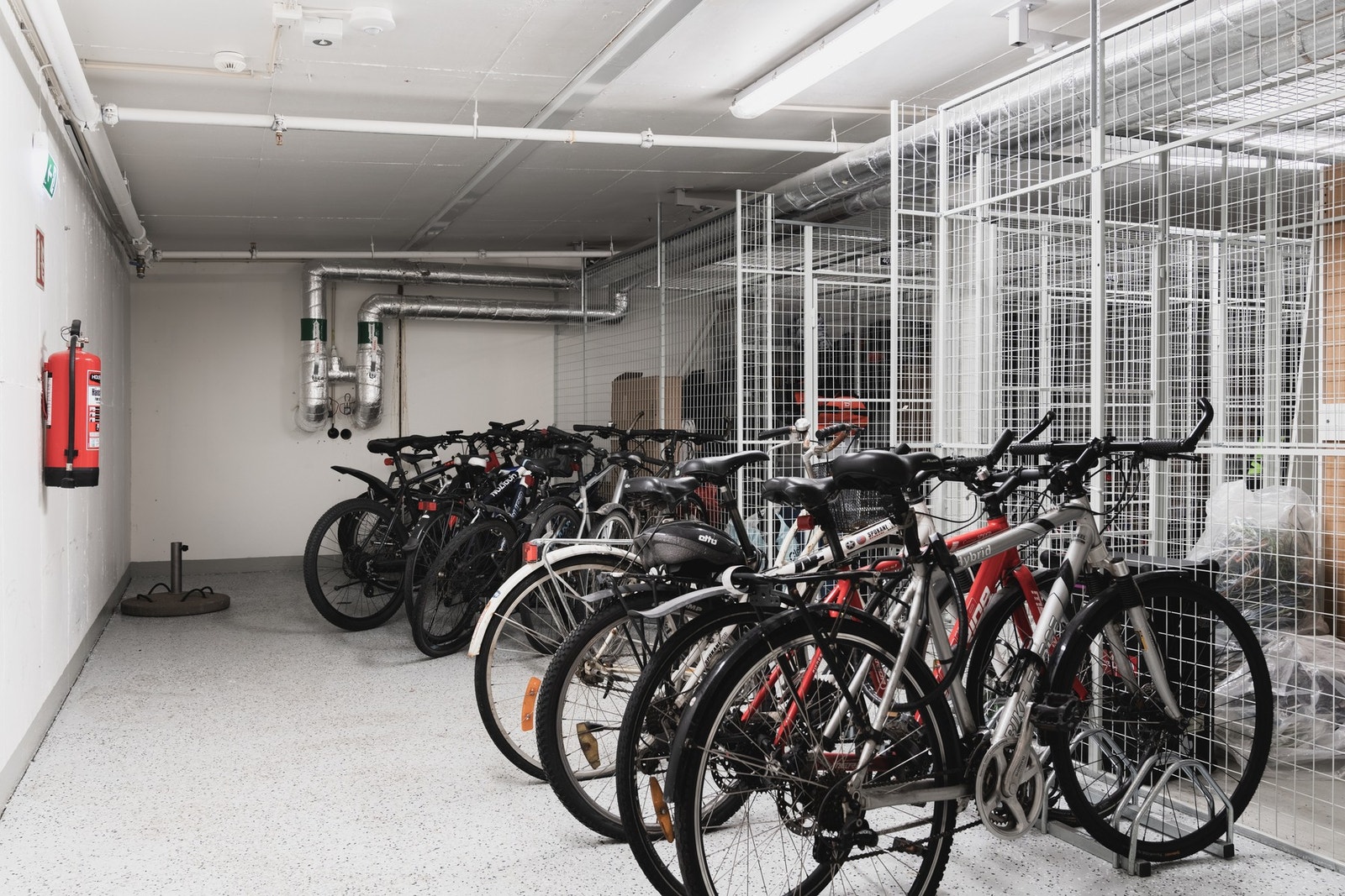 Det er to tilviste sykkelparkeringer for beboere. Galleribilde