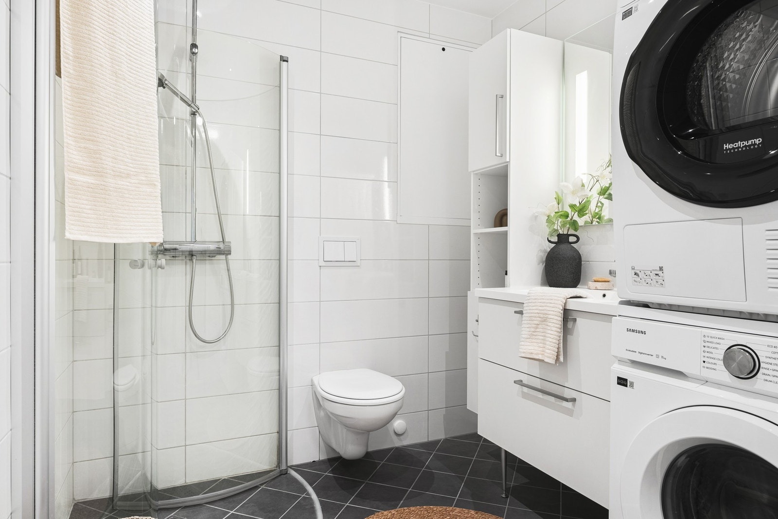 Badet er helfliset i et moderne og tidløst uttrykk. Galleribilde