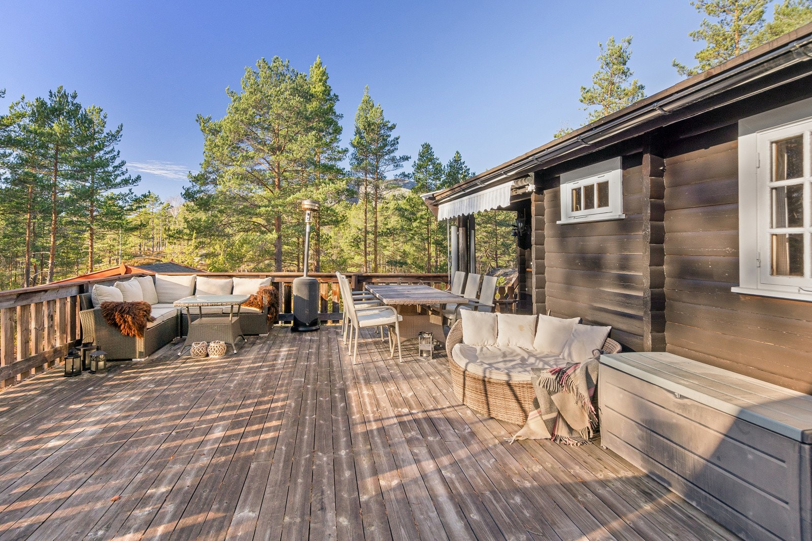 Her er det god plass for utemøbler, grill m.m. Galleribilde