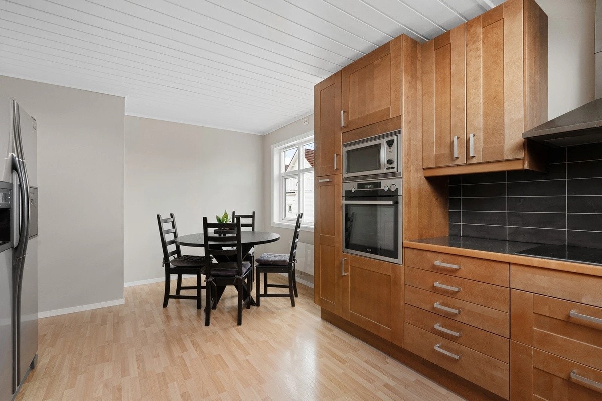 Kjøkken og spisegruppe Galleribilde