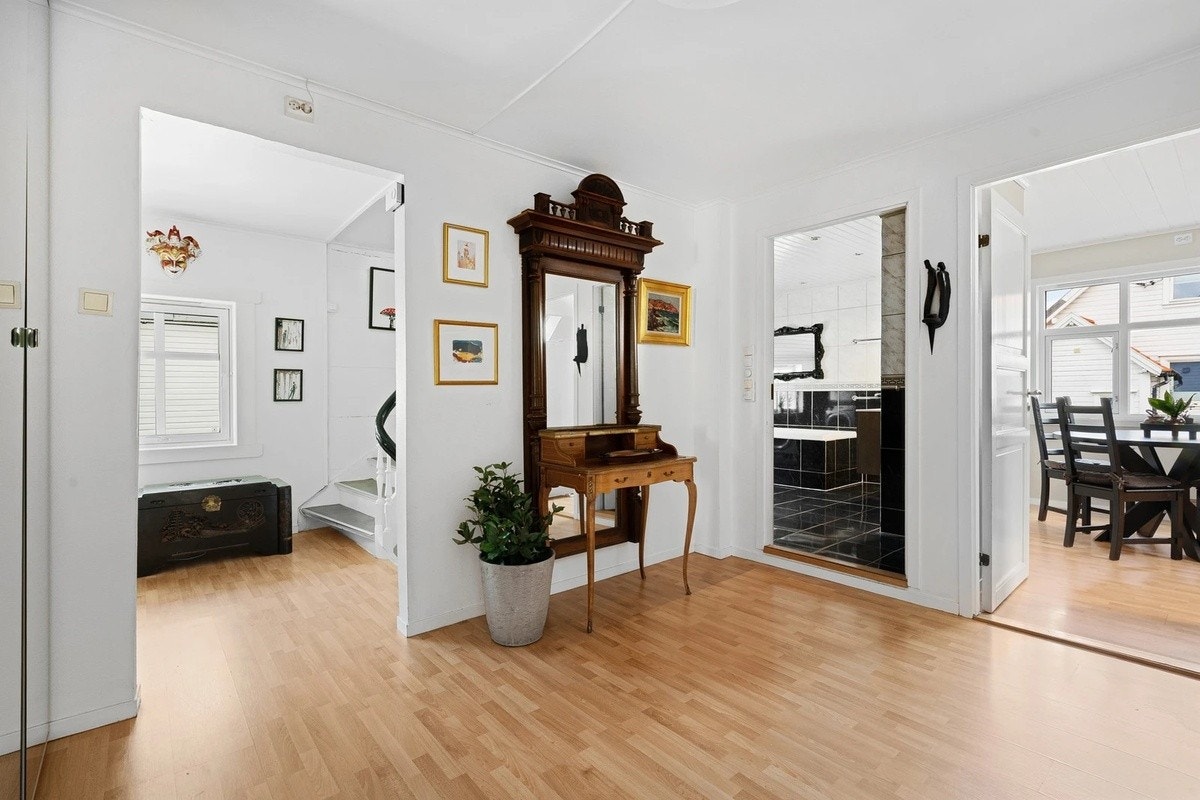 Mellomstue Galleribilde