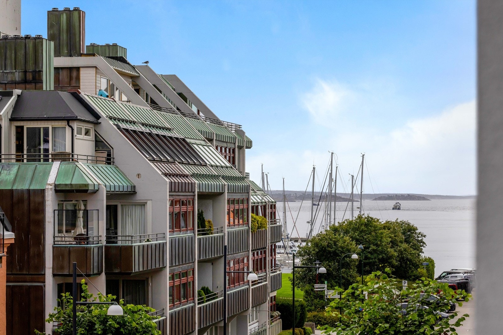 Utsikt til sjøen fra vinduene mot Markens gate Galleribilde