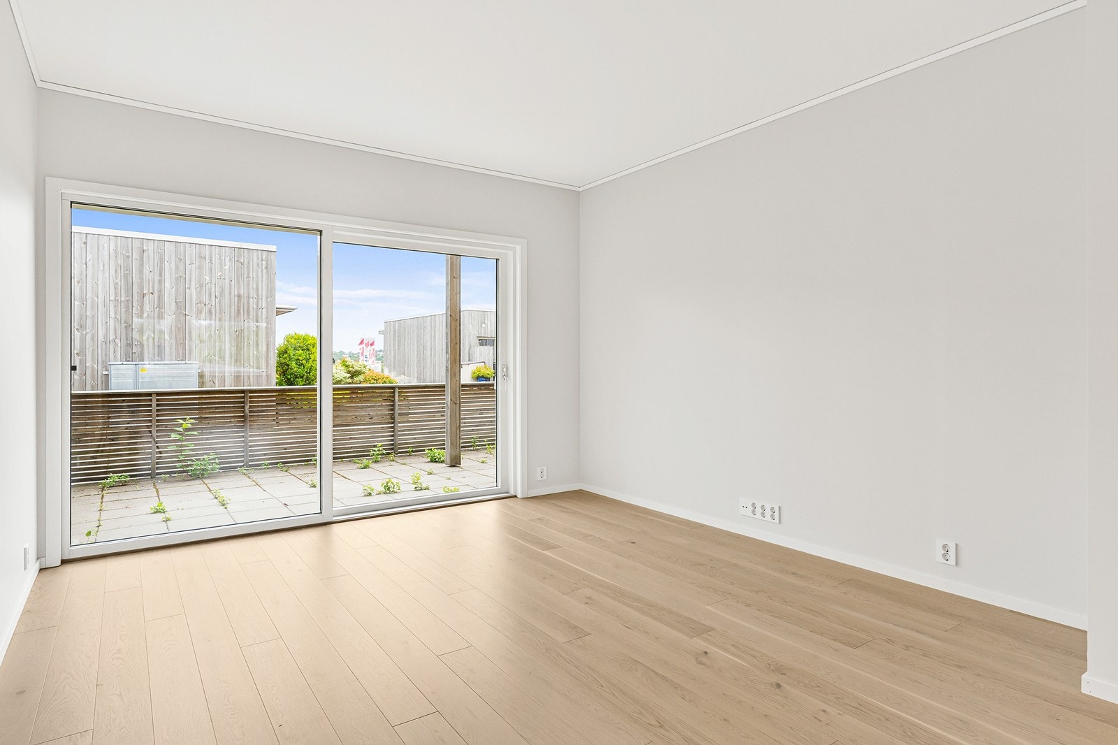 91A ligger fint til i 1.etasje. Fra stuen er det utgang til en stor og romslig uteplass. Galleribilde