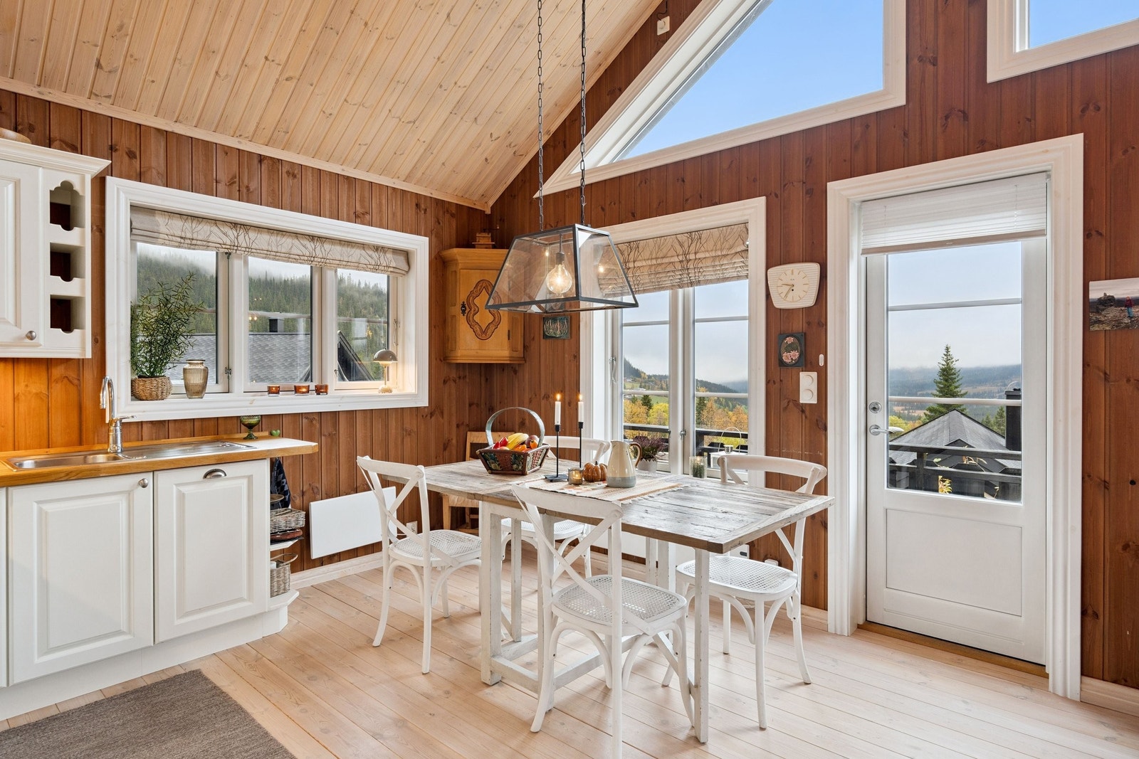 Her kan det nytes måltider i godt lag Galleribilde