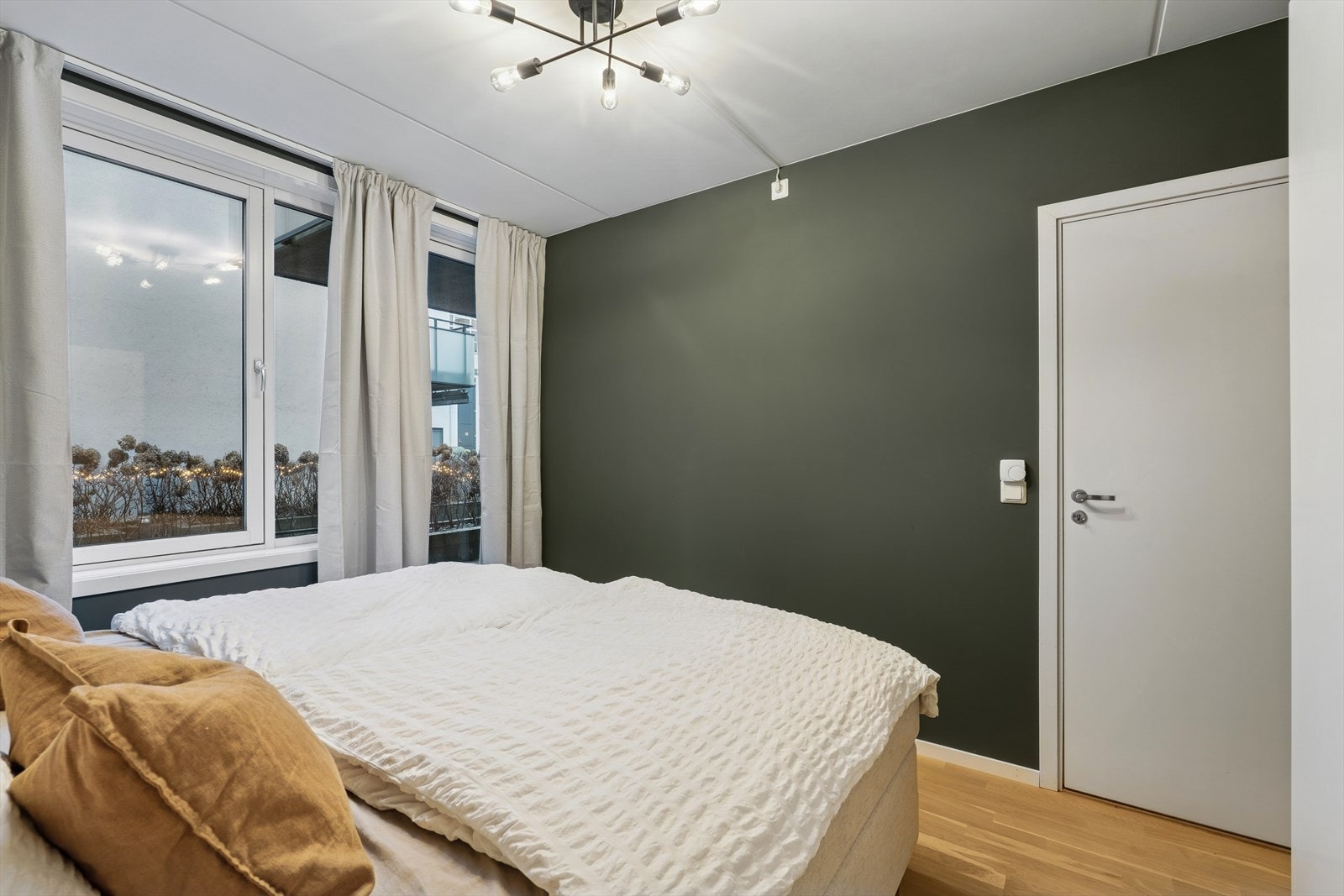 Hovedsoverommet har god plass til dobbeltseng og garderobe. Galleribilde