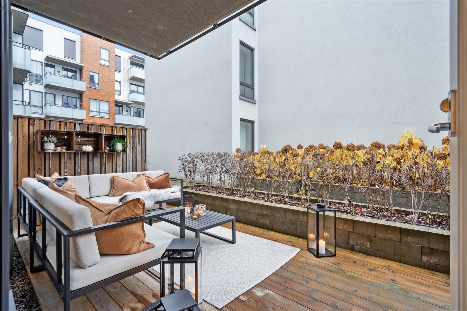 Terrassen på 20 m² gir god plass til utemøbler. Galleribilde