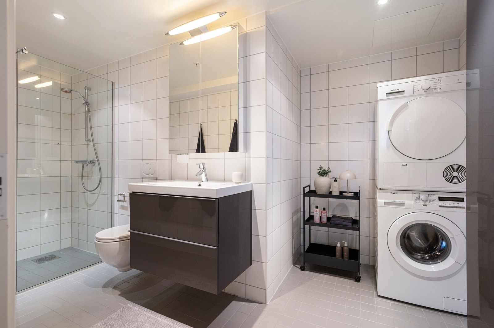 Romslig bad tilknyttet hovedsoverom Galleribilde