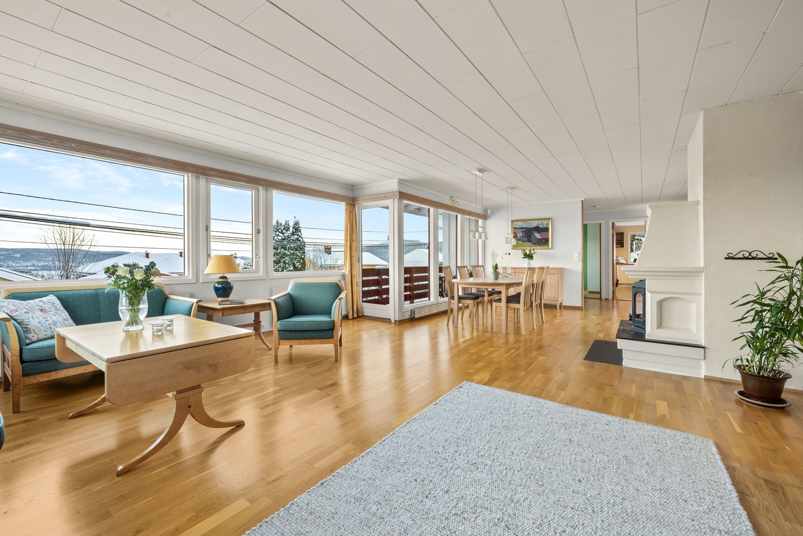 Her kan man hygge seg med nærfamilien samtidig som stuen også er fleksibel nok til å kunne invitere til de store selskapene Galleribilde