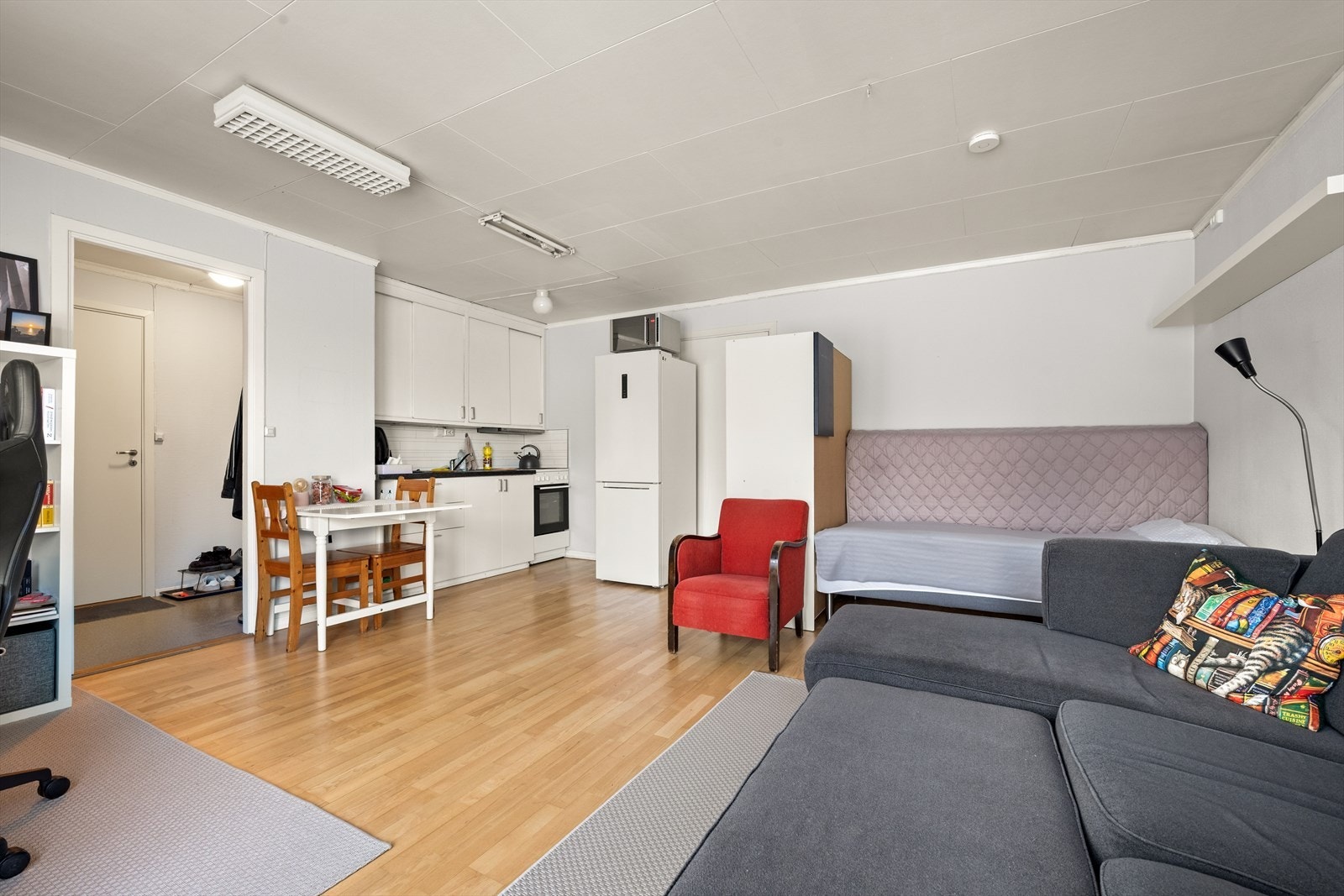 Hybel 2 - stue med kjøkkenkrok Galleribilde