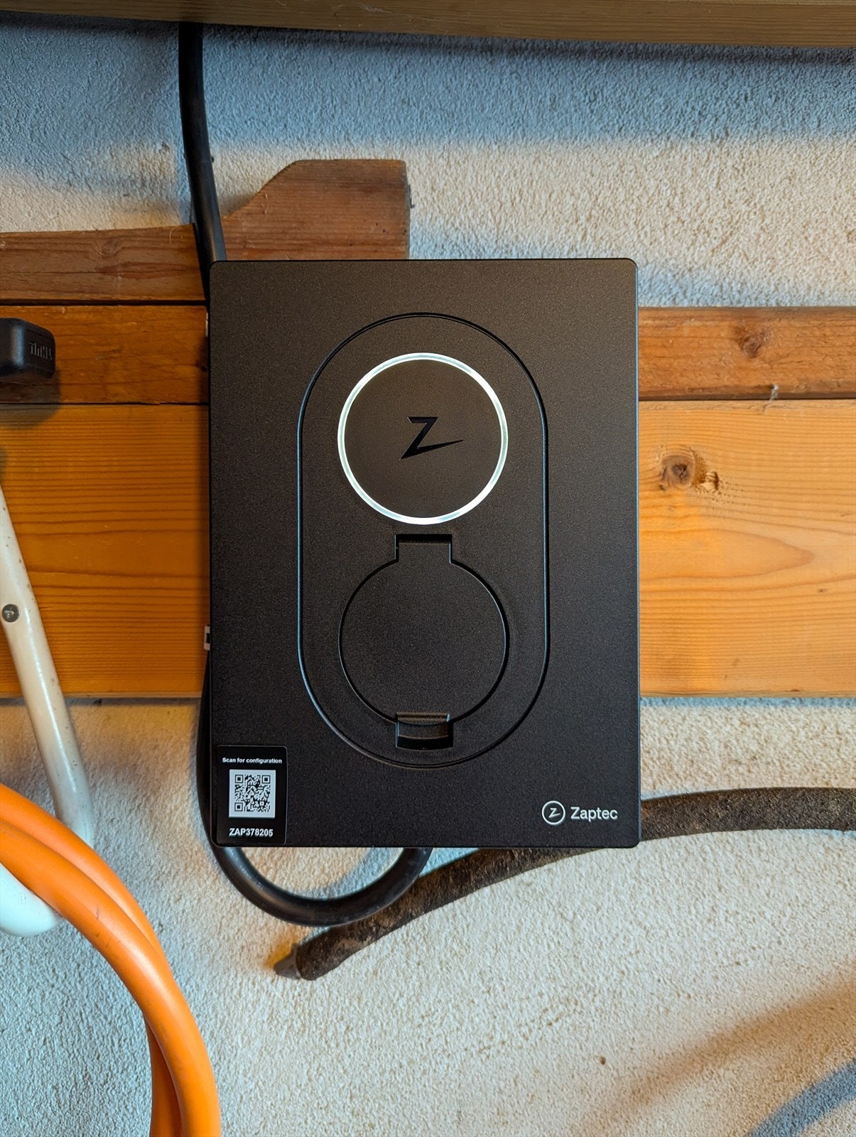 El-billader i garasjen Galleribilde