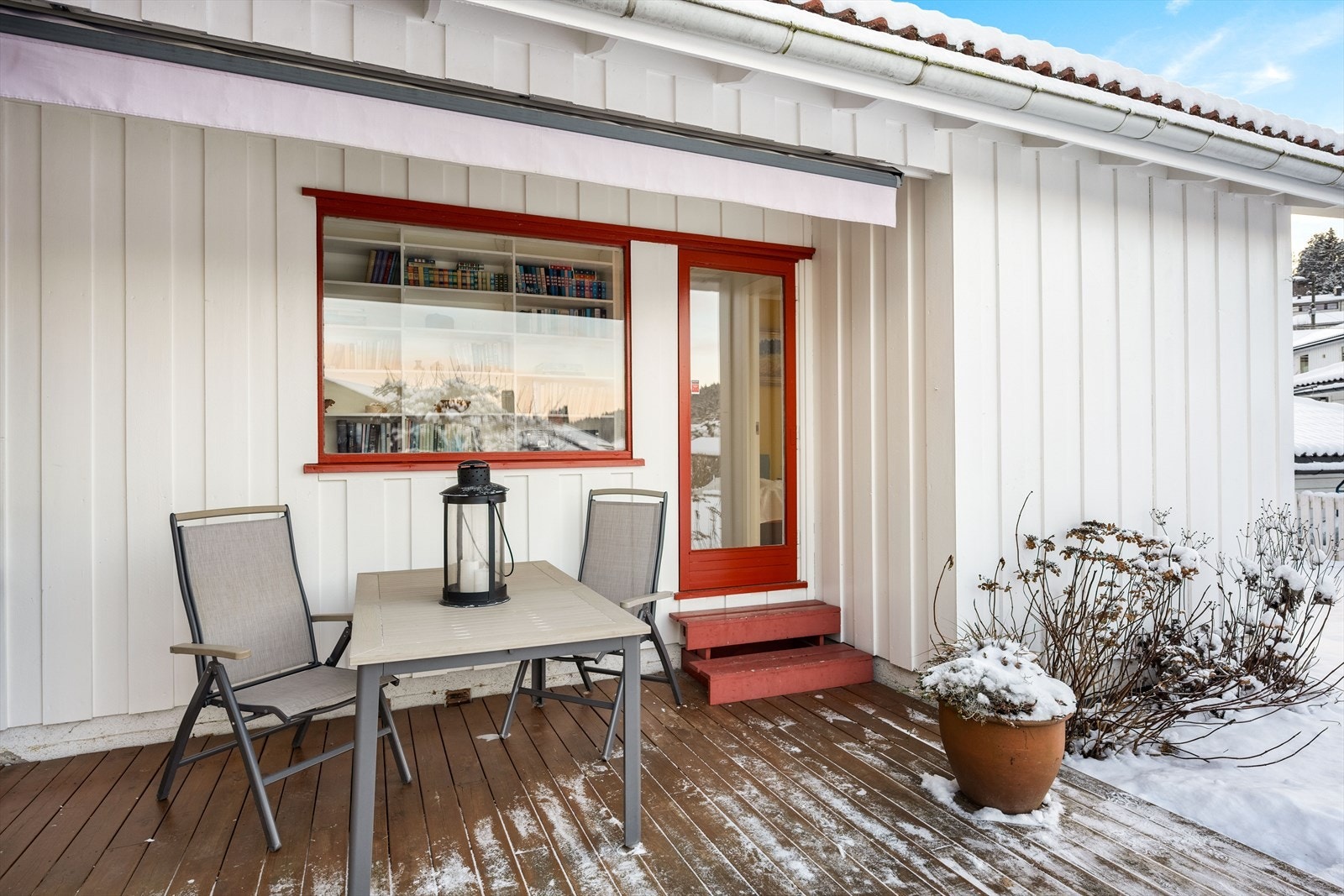 Fin og skjermet uteplass - soveromsgang på innsiden Galleribilde