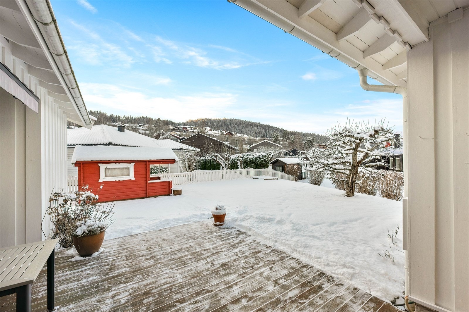 Fra terrasse og hage Galleribilde