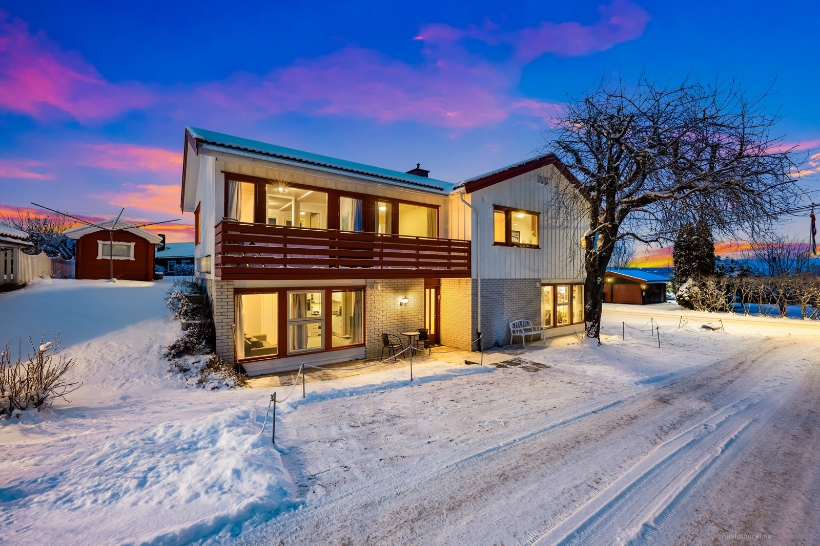 To godkjente hybelleiligheter med egen inngang skjermet fra hoveddelen Galleribilde