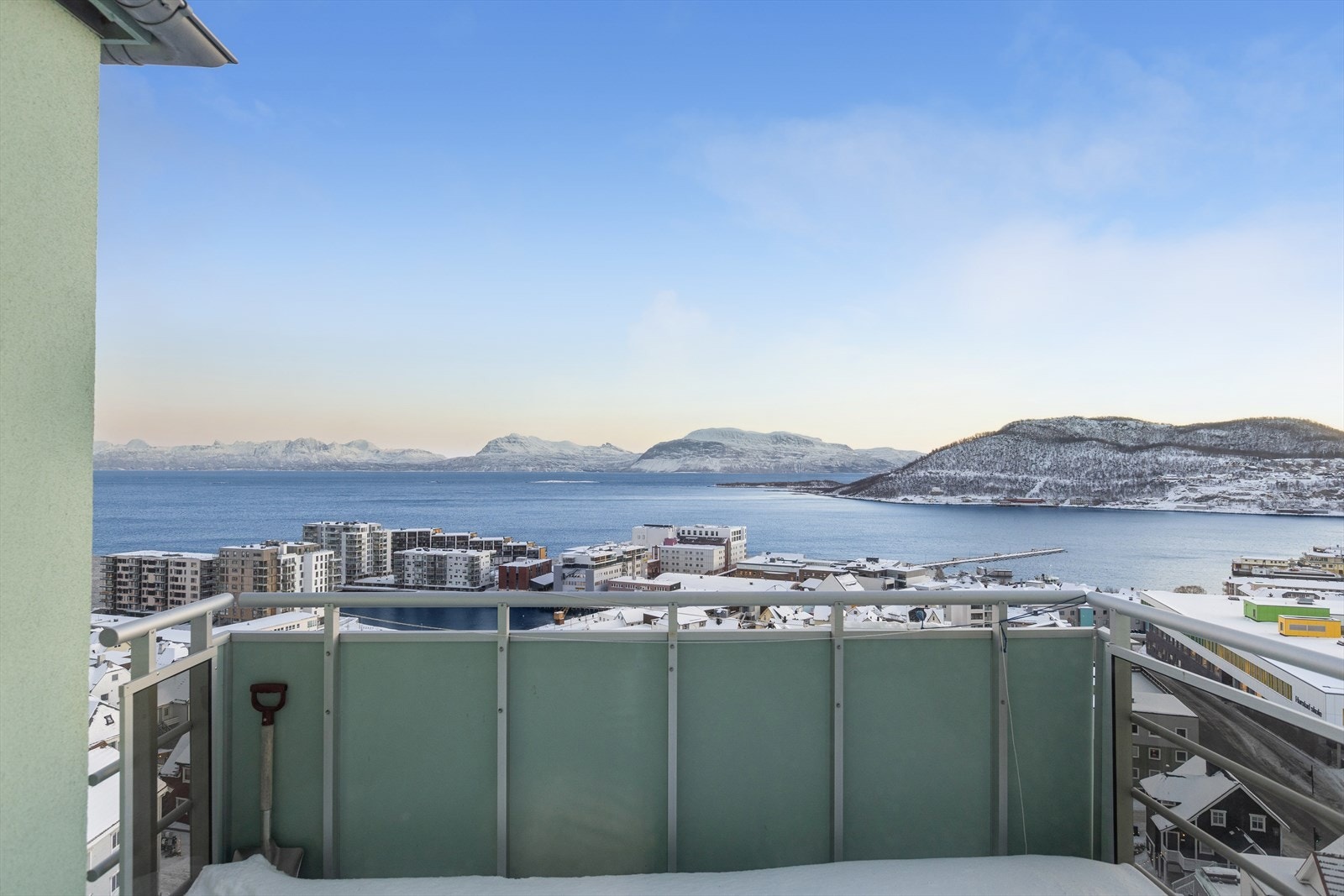 Egen balkong, med kanskje Harstads beste utsikt? Galleribilde