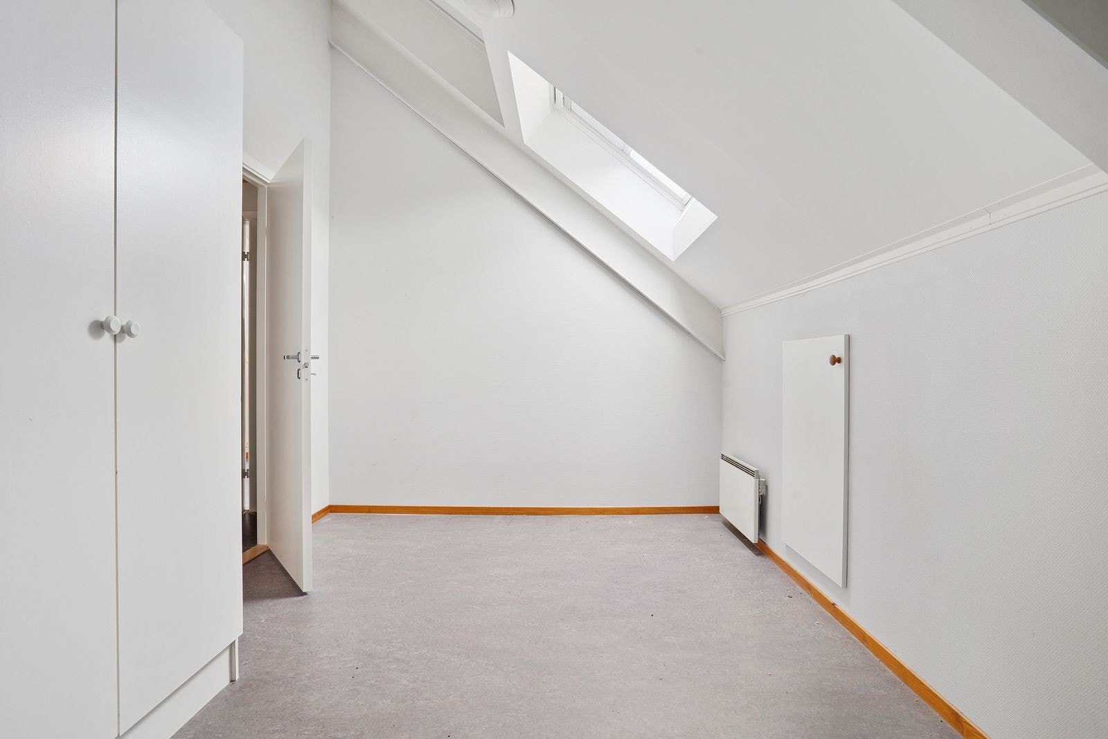 Leilighetens soverom er på 11 m², og har god plass til ønsket sengestørrelse. Galleribilde