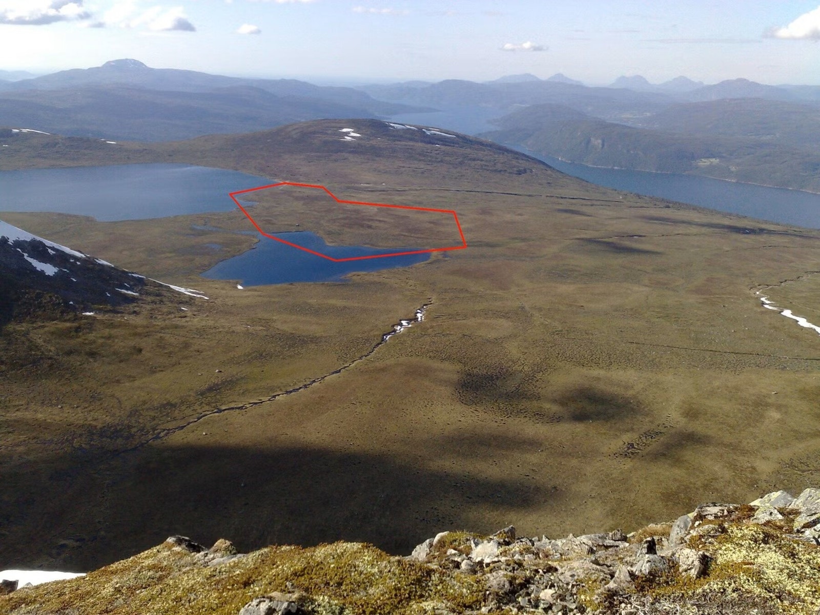 Hyttefeltet ligger øst for Meisalvatnet og nord for Kvennsetvatnet Galleribilde