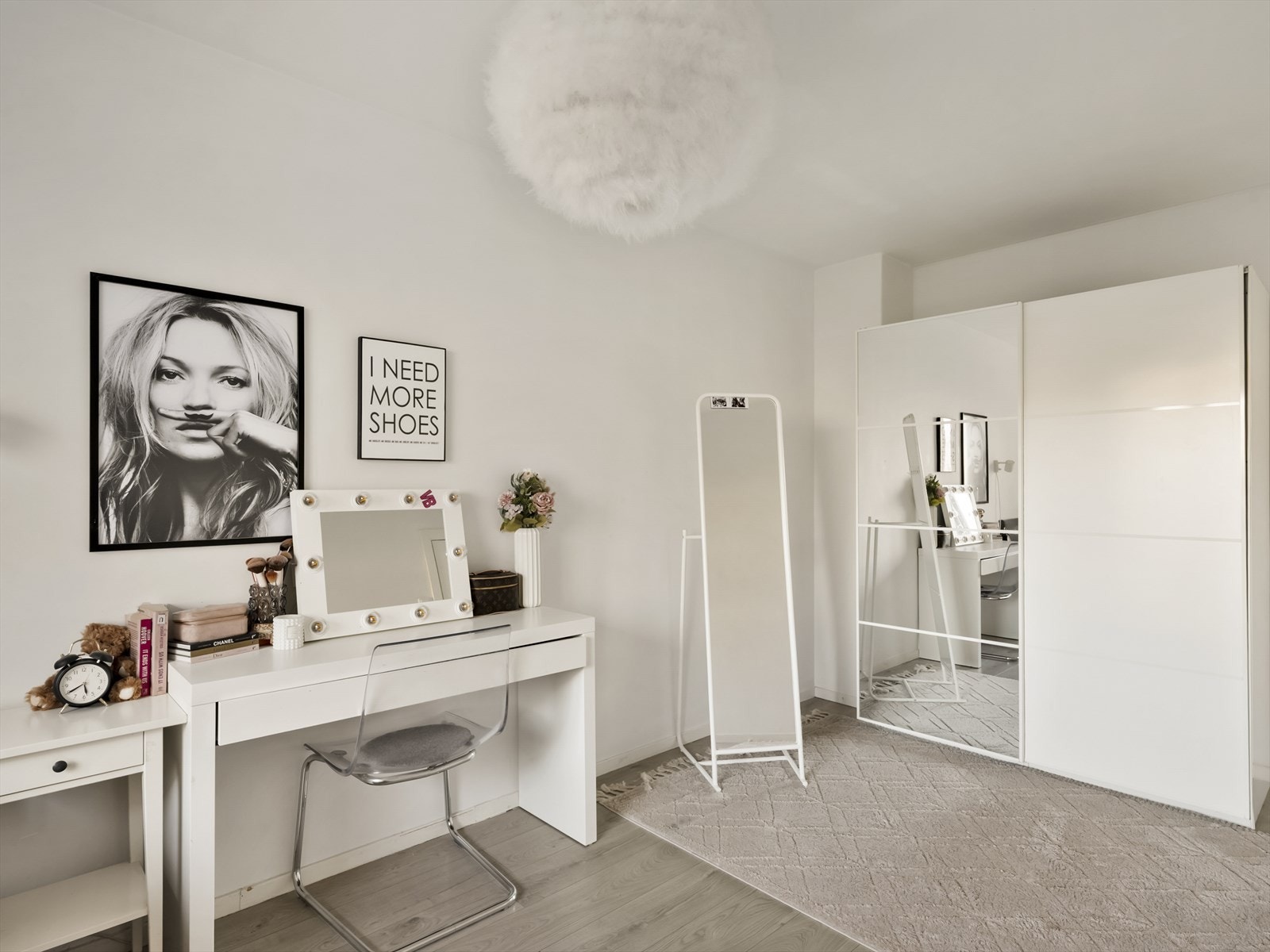 Her er det gode muligheter for å sette inn en romslig garderobeløsning. Galleribilde