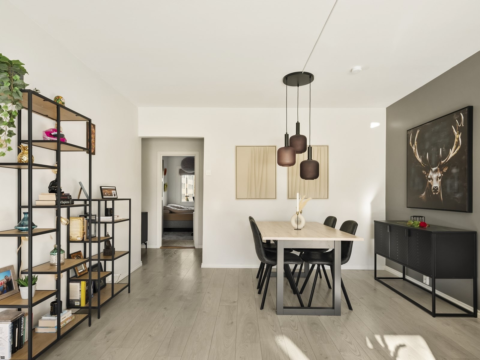 Fra stuen er det enkel adkomst til soverommene. Galleribilde