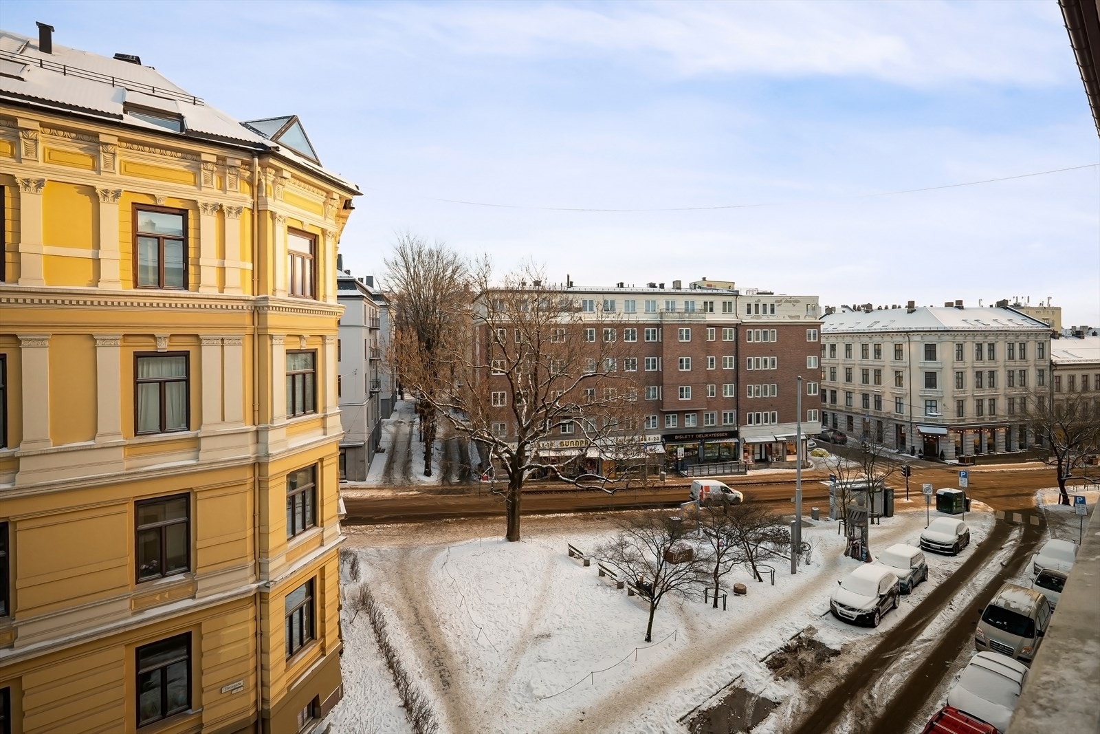 Fasaden ble reovert i 2004/2005 og nye vinduer ble satt inn. Galleribilde