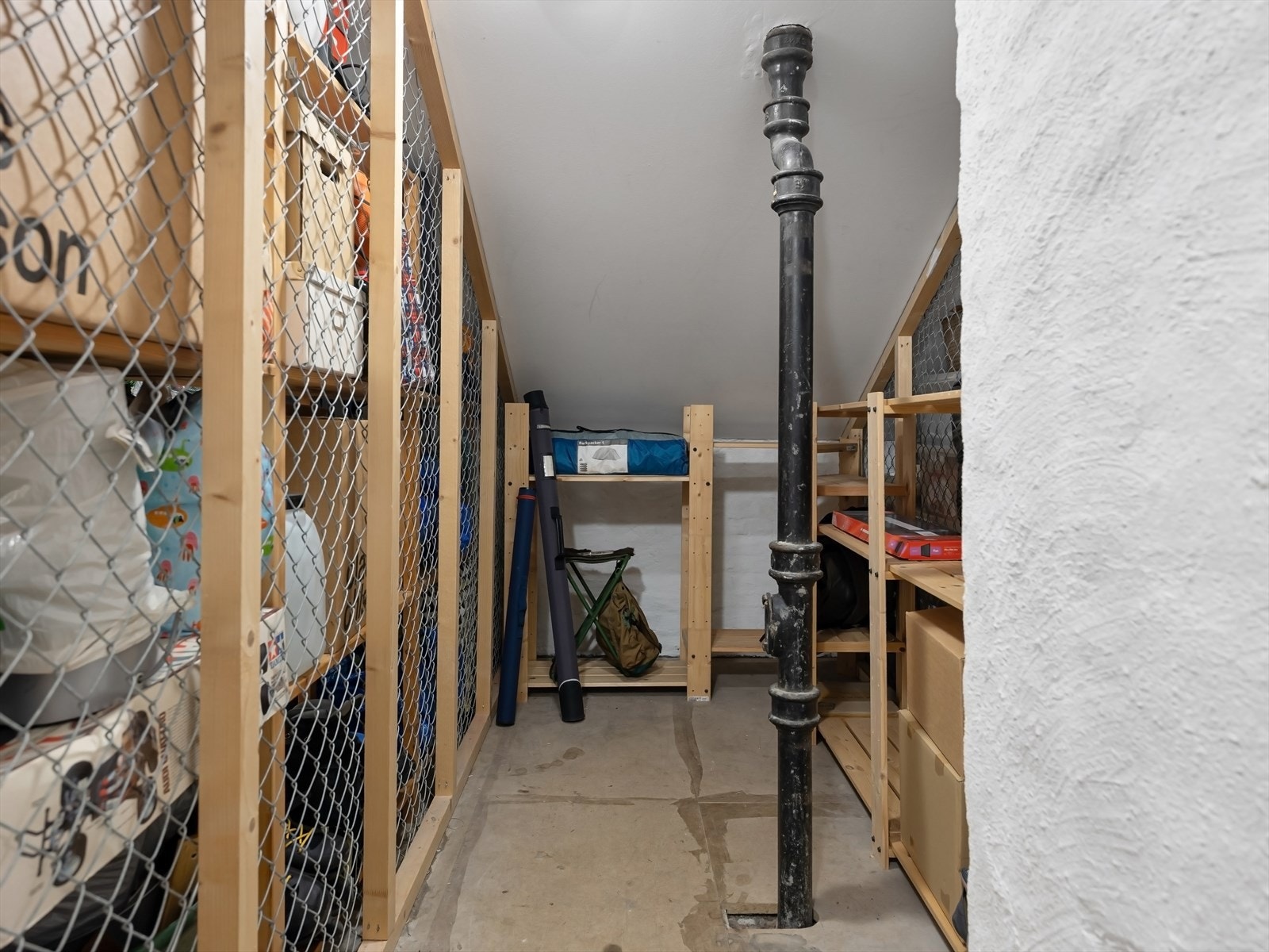 To boder gir fleksibilitet - loftsbod en etg opp, og i tillegg en stor kjellerbod. Galleribilde