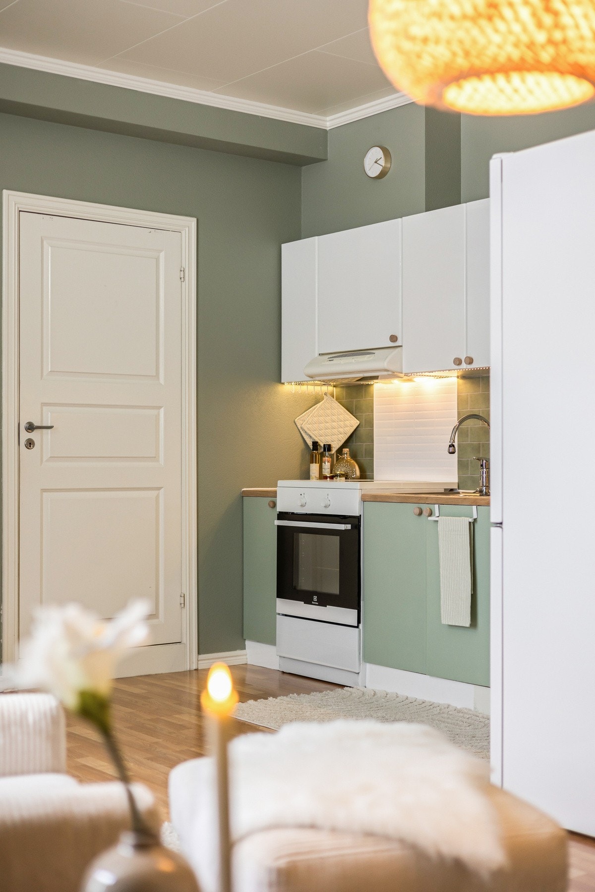 Boligen fremstår som lys og luftig med den gode takhøyden og lysinnslippet Galleribilde