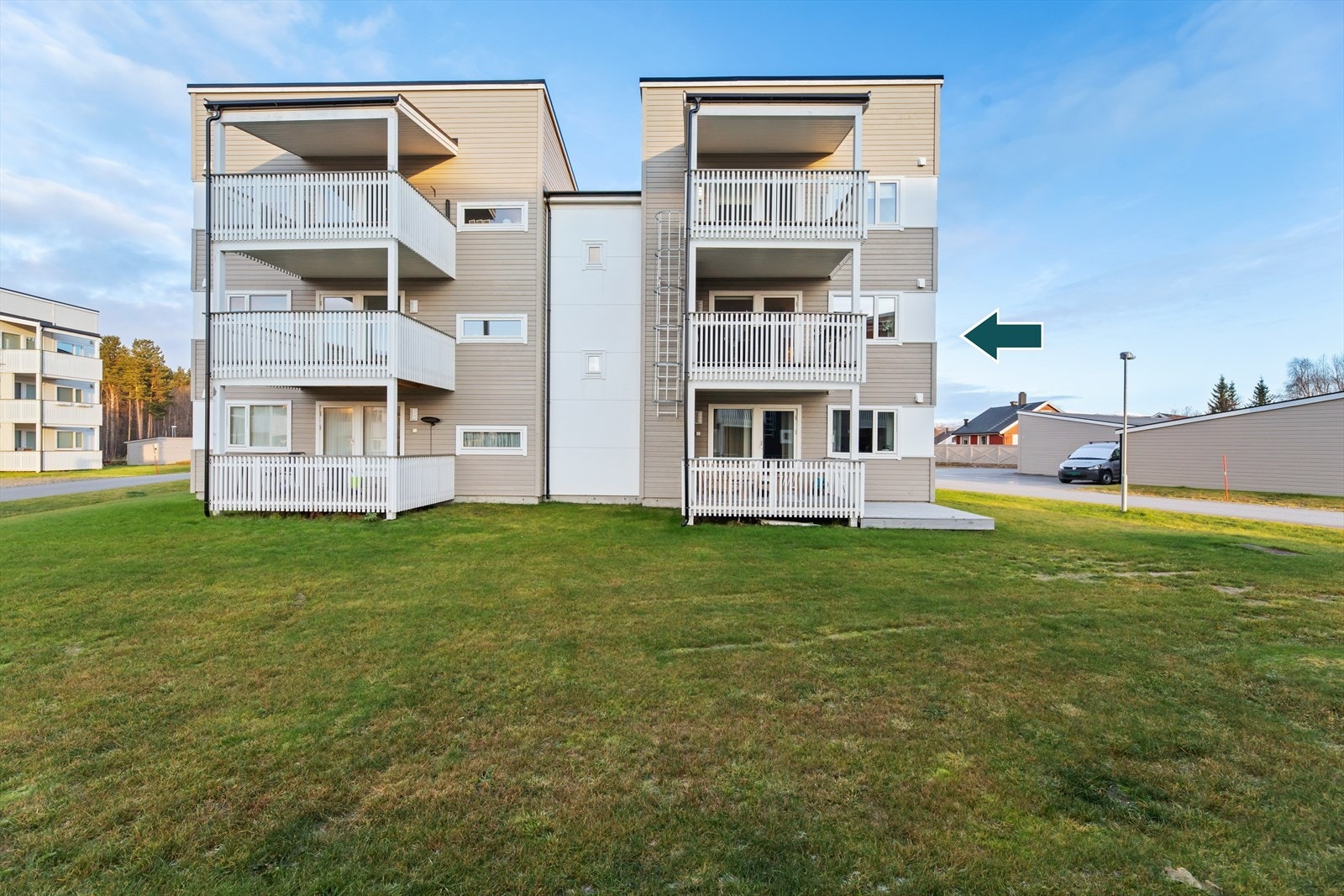 Leiligheten ligger i byggets andre etasje. Galleribilde