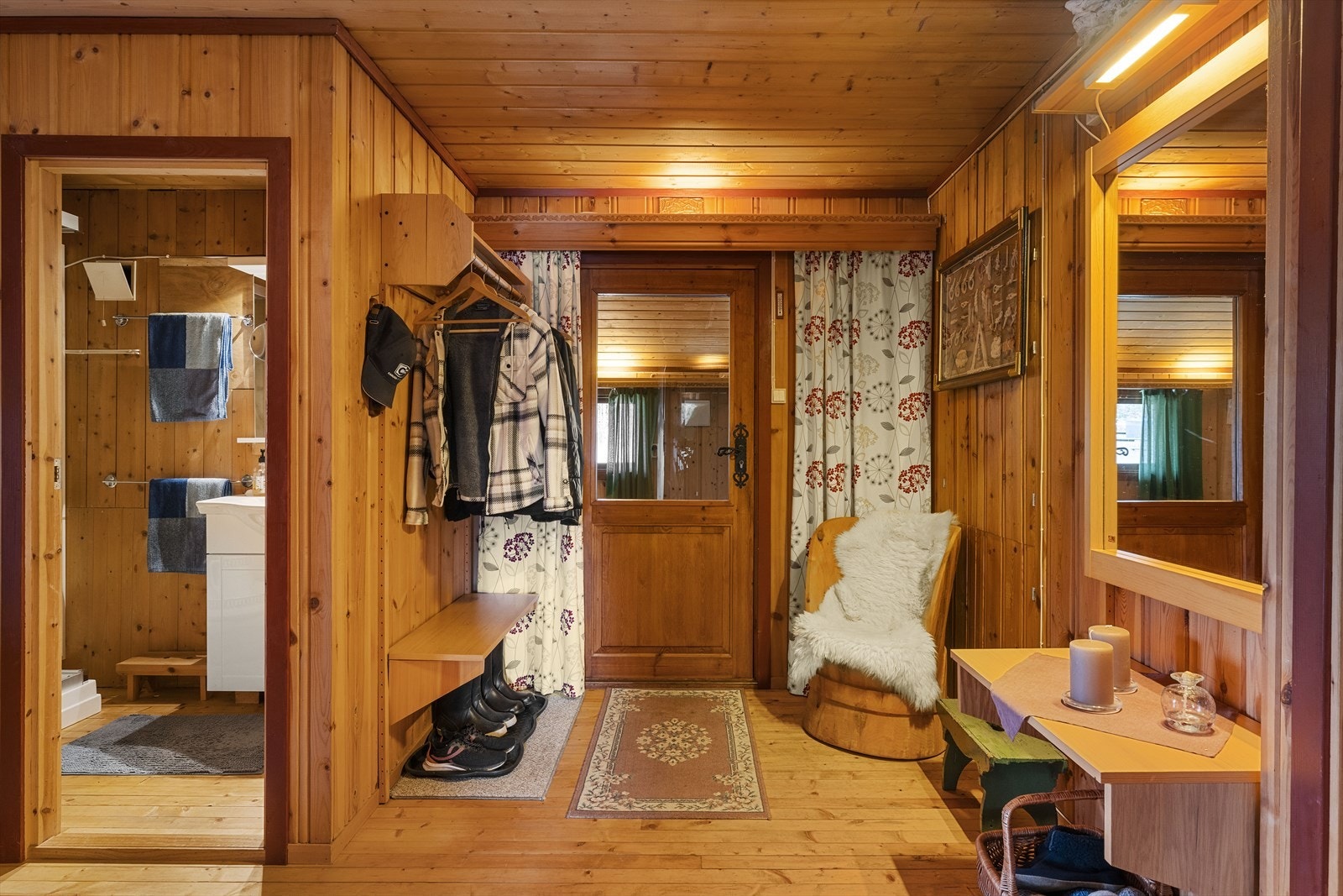 God plass til sko og yttertøy Galleribilde