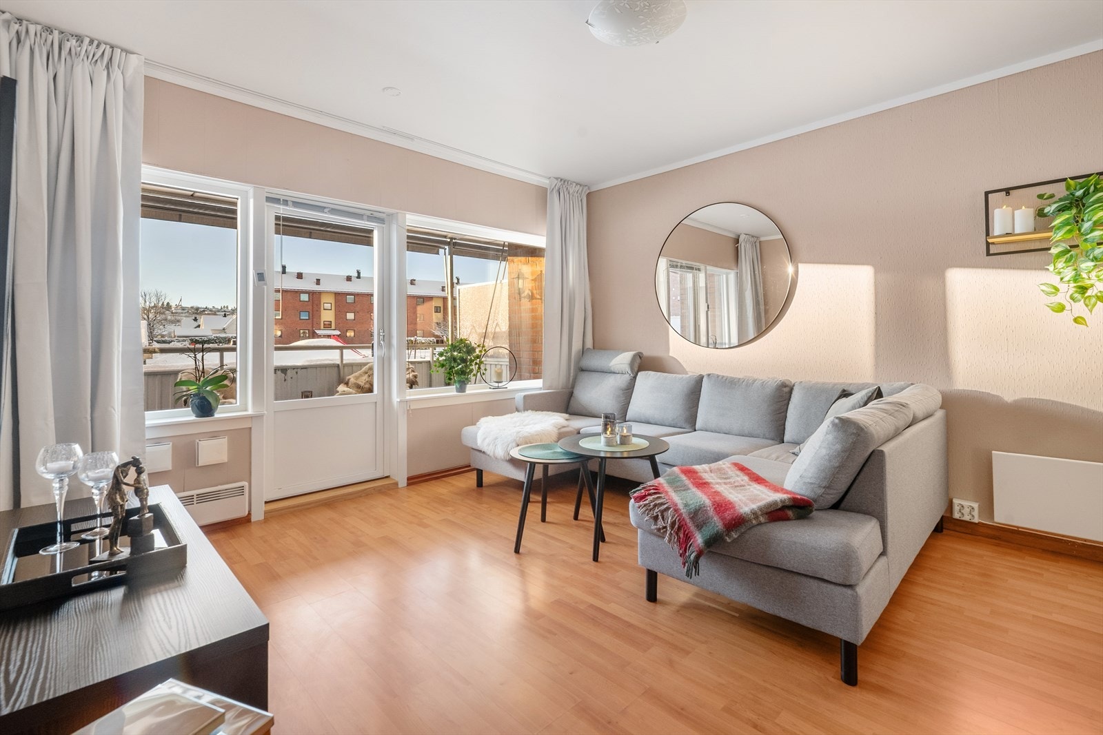 Lys og trivelig 3-roms leilighet som ligger fint og lettvint til i 1. etasje. Galleribilde