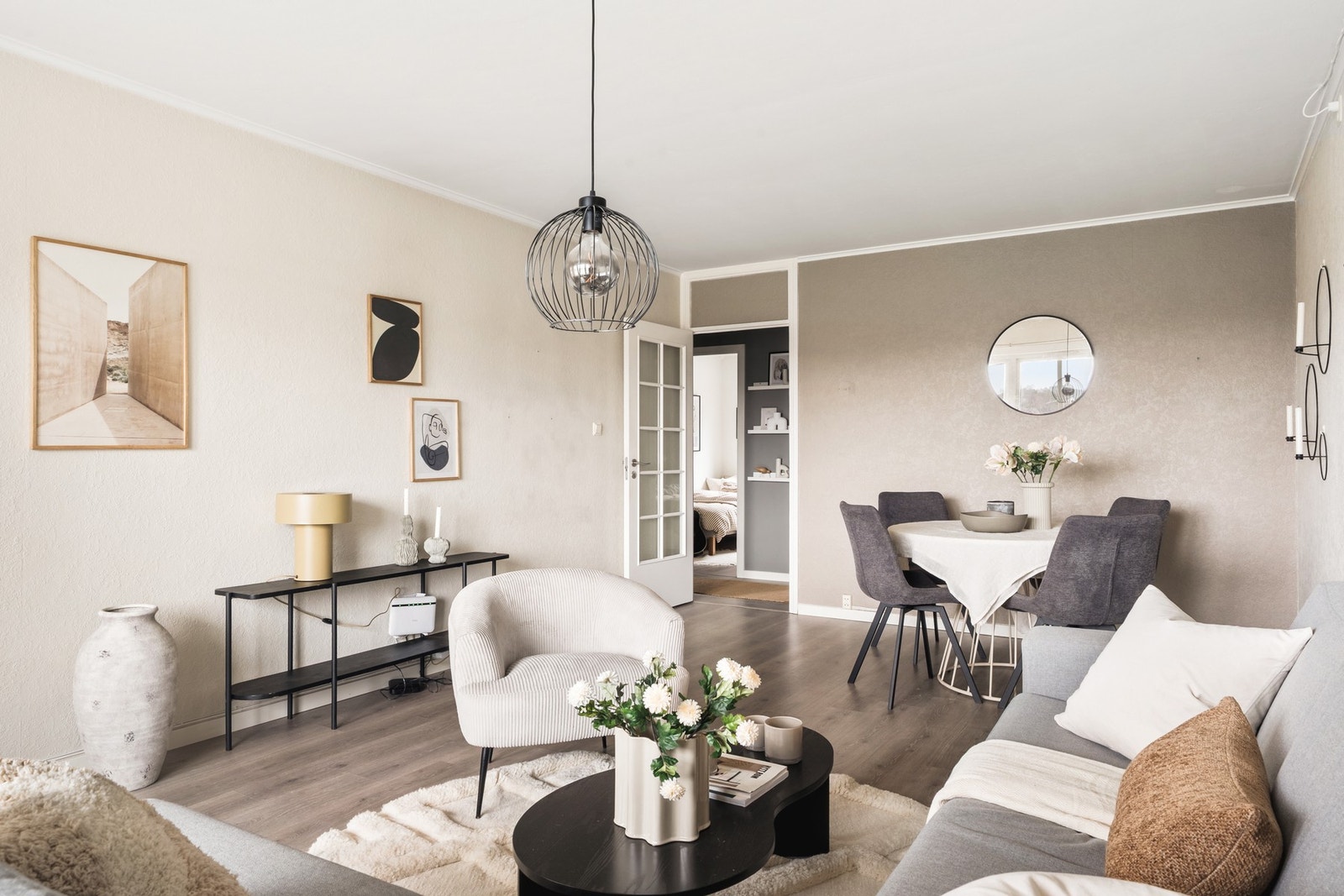 Laminat på gulv lagt i nyere tid. Galleribilde