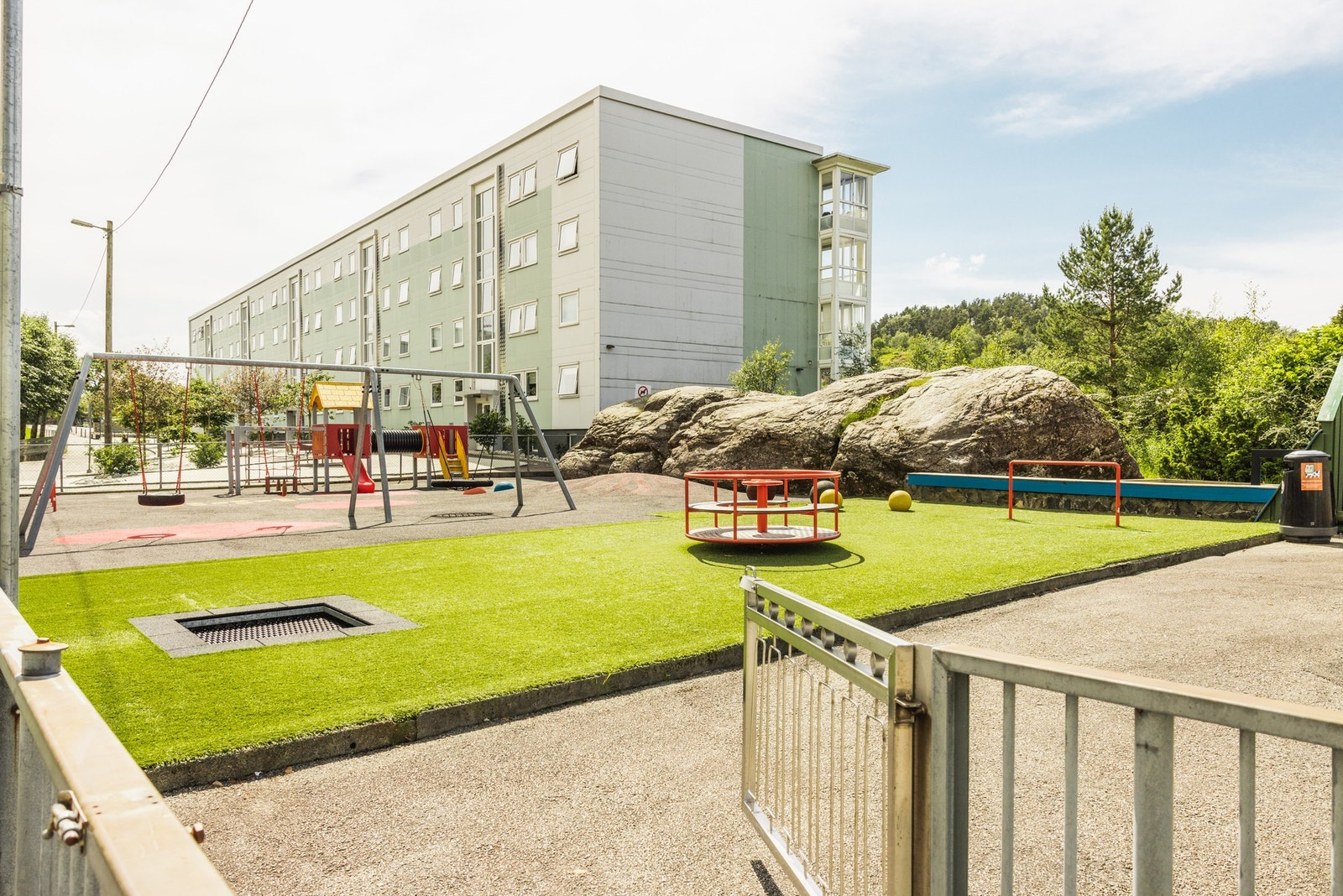 Borettslaget har store, flotte uteområder som er felles for alle beboerne. Galleribilde