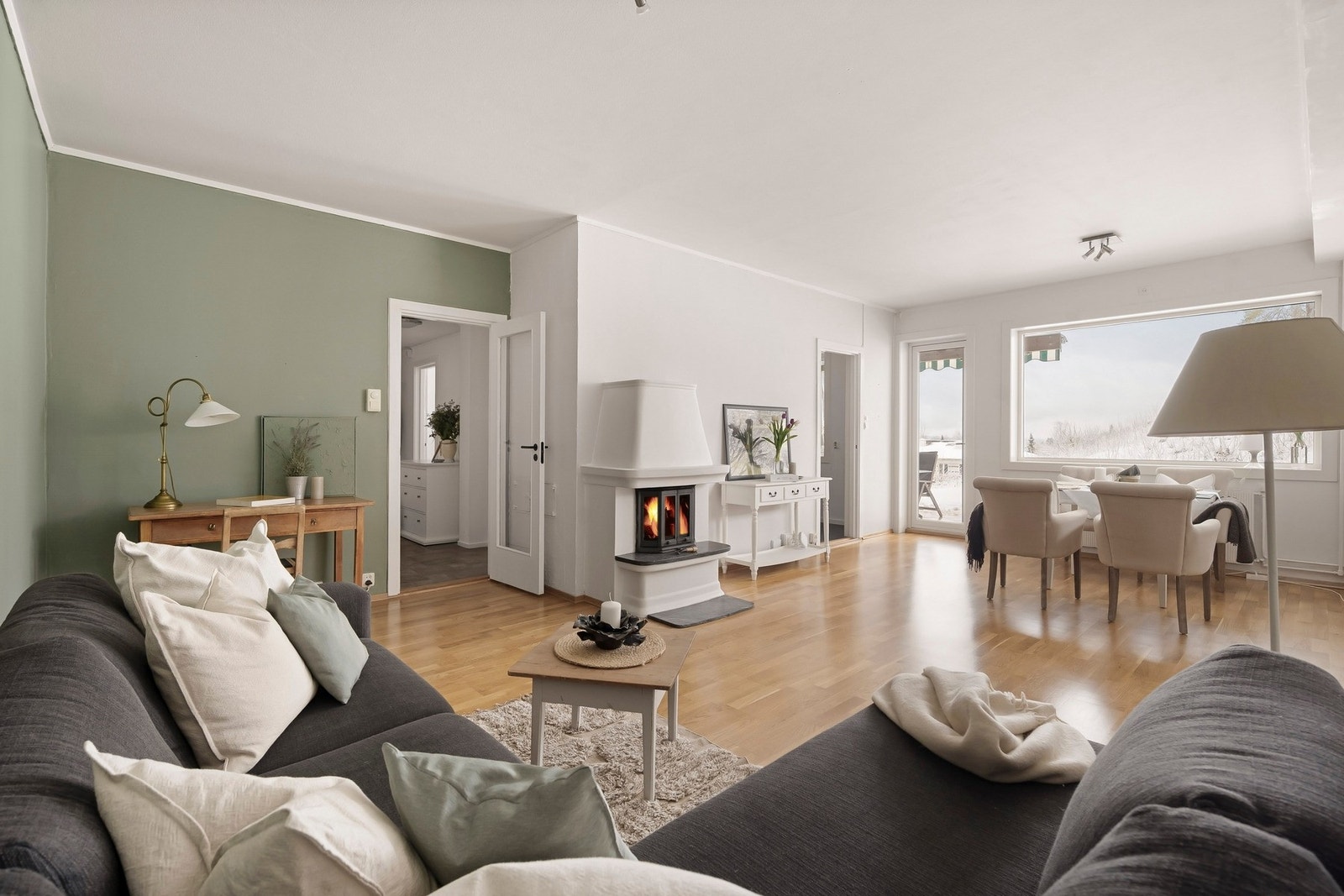 Velkommen til Ovenbakken 6- presentert av Elise Riise Johnsen, tlf. 90 11 08 66. Fotograf: Juliane Jensen v/Studio Juliane. Galleribilde