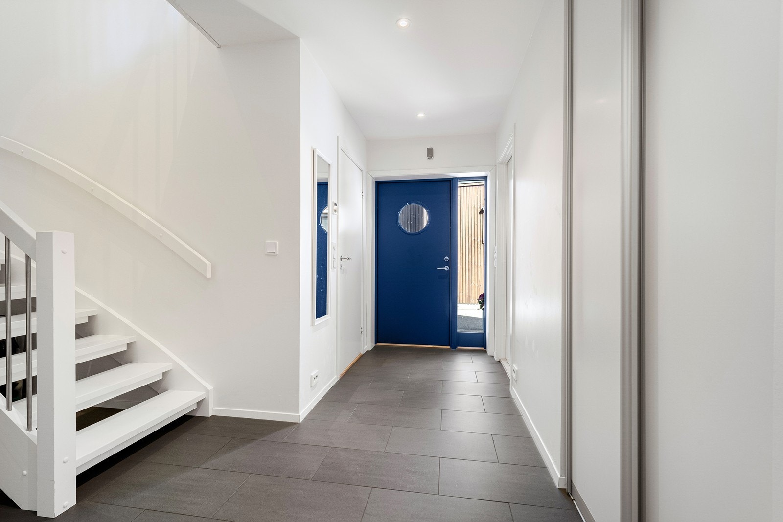 Gang/entré. Flislagte gulv med varmekabler Galleribilde