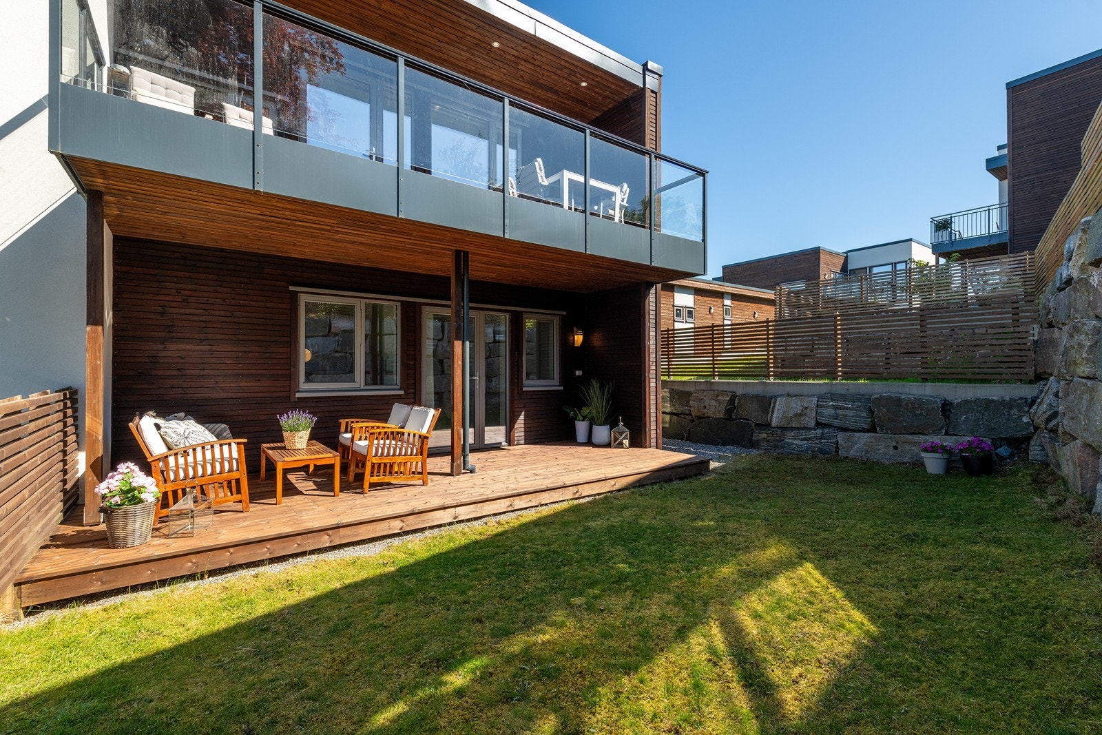 Gressplen med plass til trampoline Galleribilde