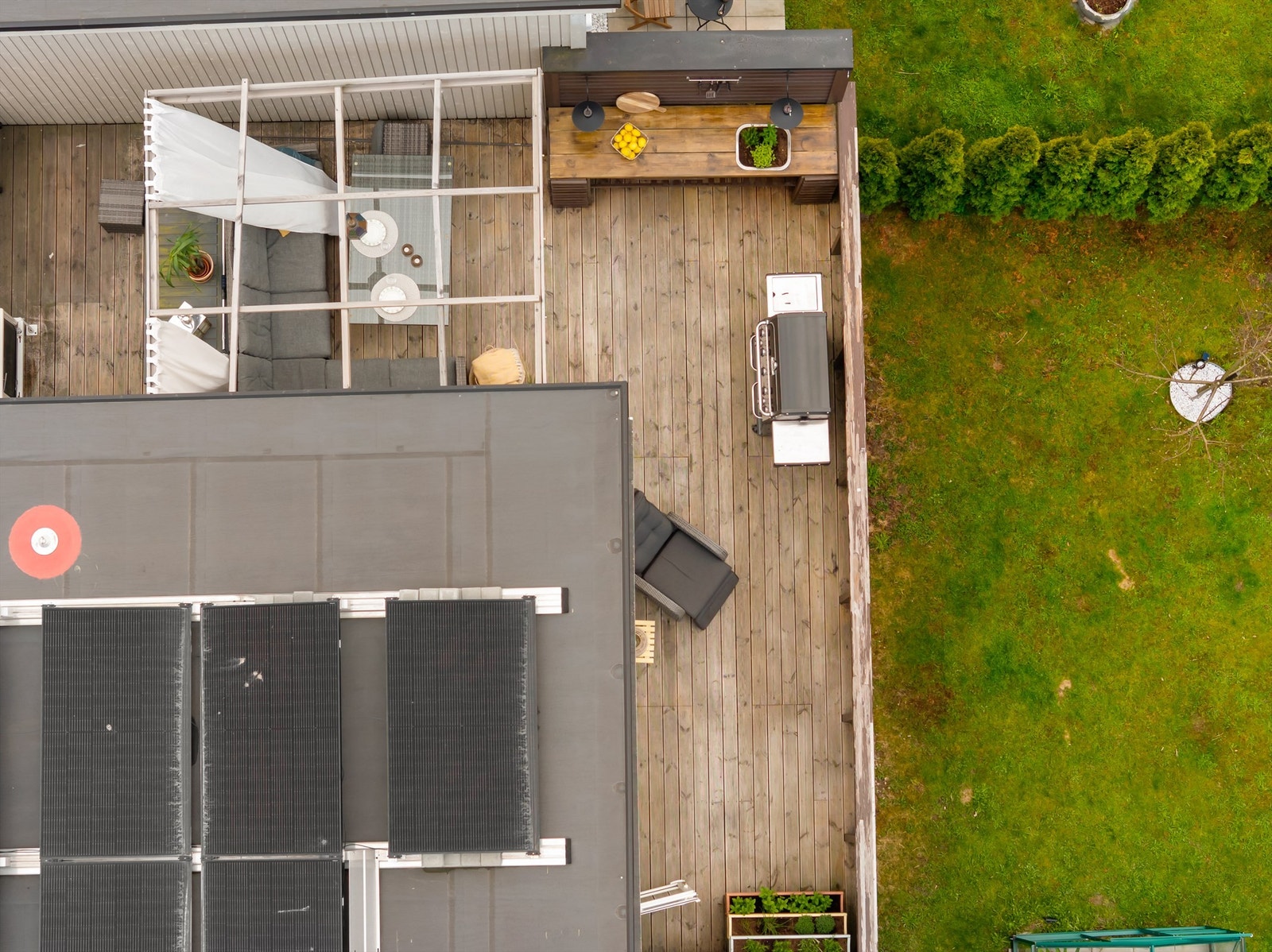Solcellepanel ble montert på yttertaket i 2024. Galleribilde