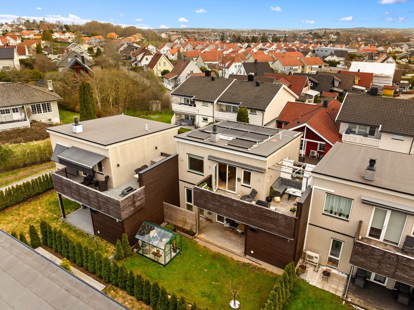 Hagen er en lettstelt og skjermet tumleplass for både liten og stor. Galleribilde