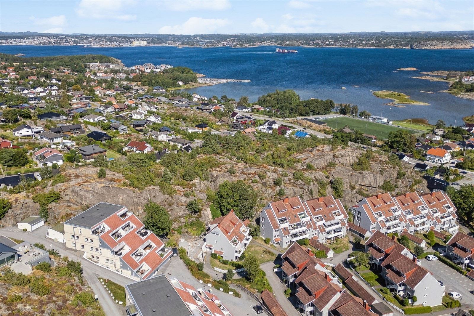 Dette er leiligheten for deg som ønsker en attraktiv beliggenhet i et populært og veletablert boligområde! Galleribilde