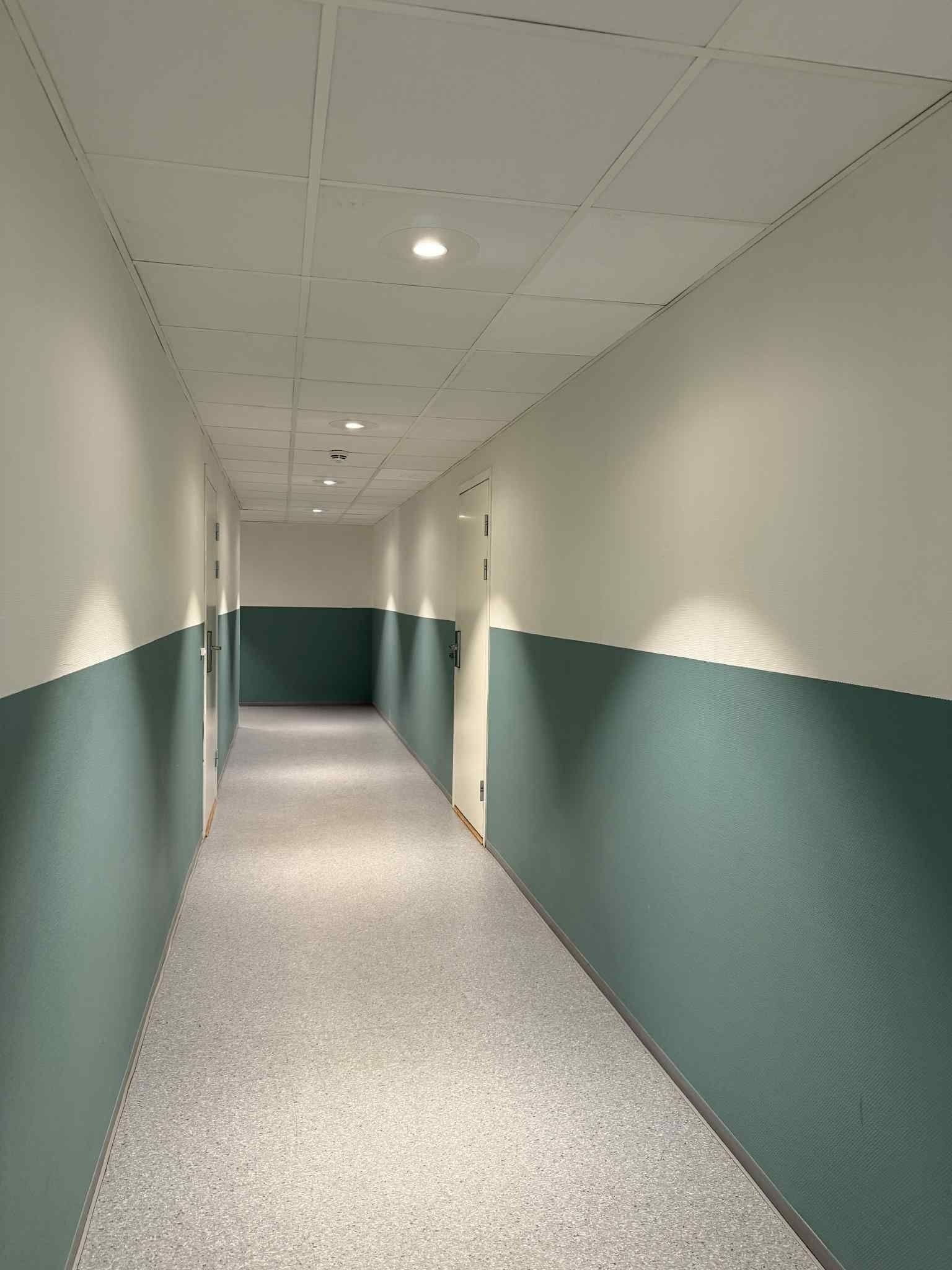 Gang inn til leilighet. Galleribilde