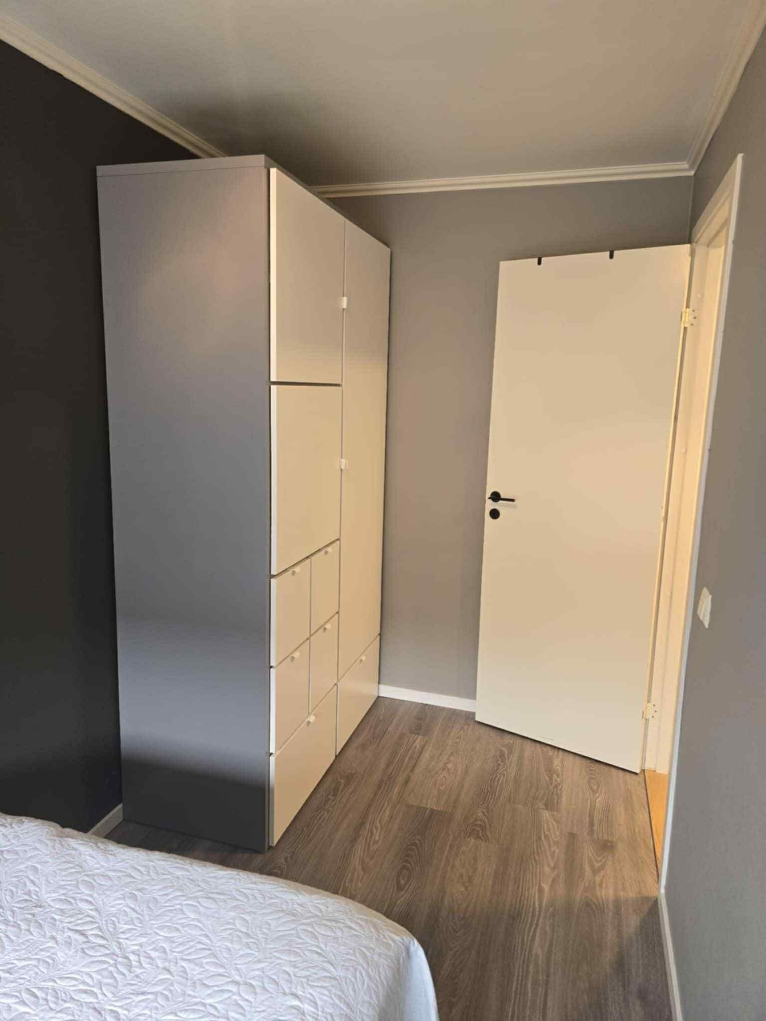 Skap på det store soverommet. Galleribilde